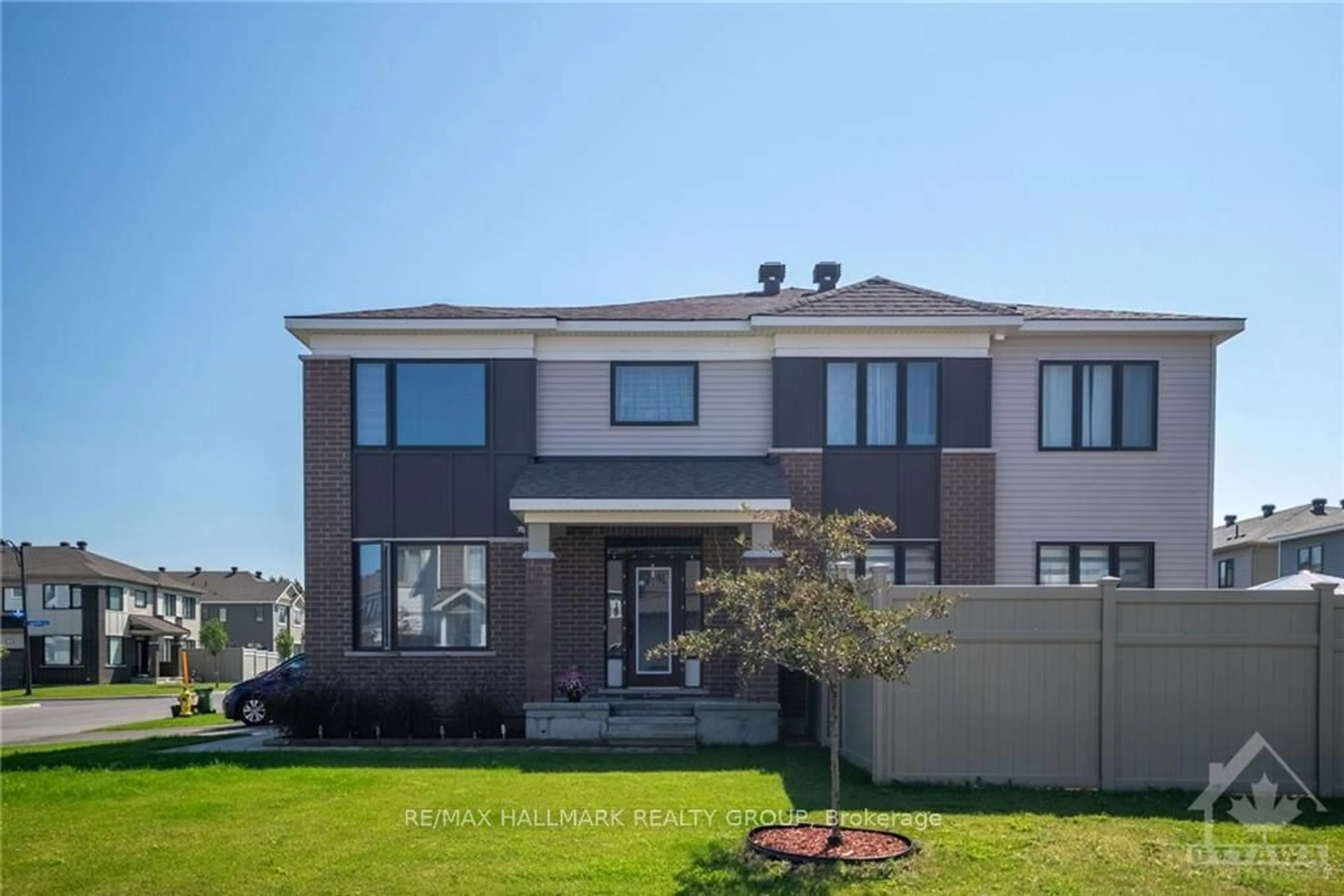 Frontside or backside of a home, the street view for 10 PEWEE Pl, Orleans - Cumberland and Area Ontario K4A 5J2