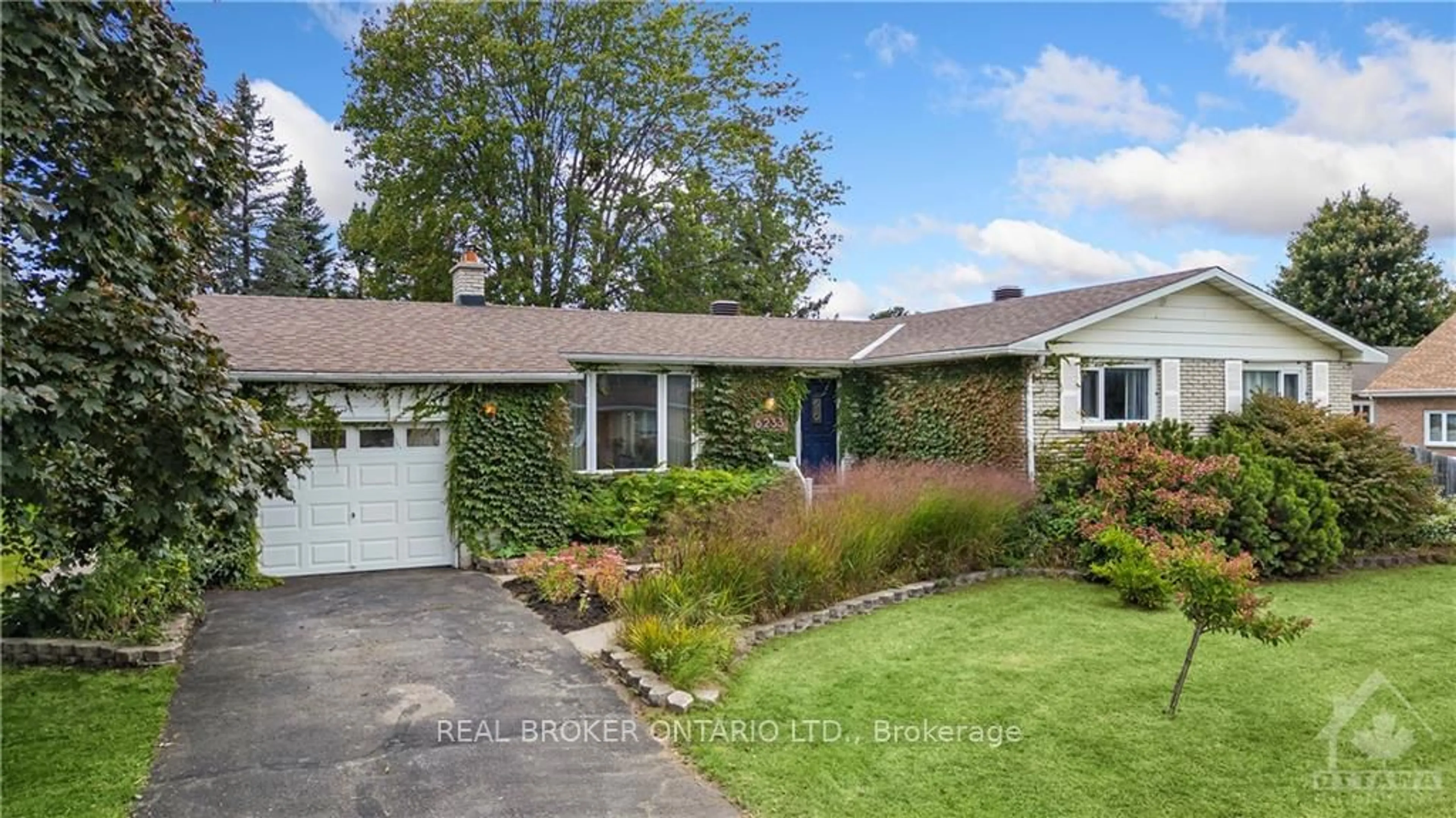 Frontside or backside of a home, cottage for 6233 PERTH St, Stittsville - Munster - Richmond Ontario K0A 2Z0