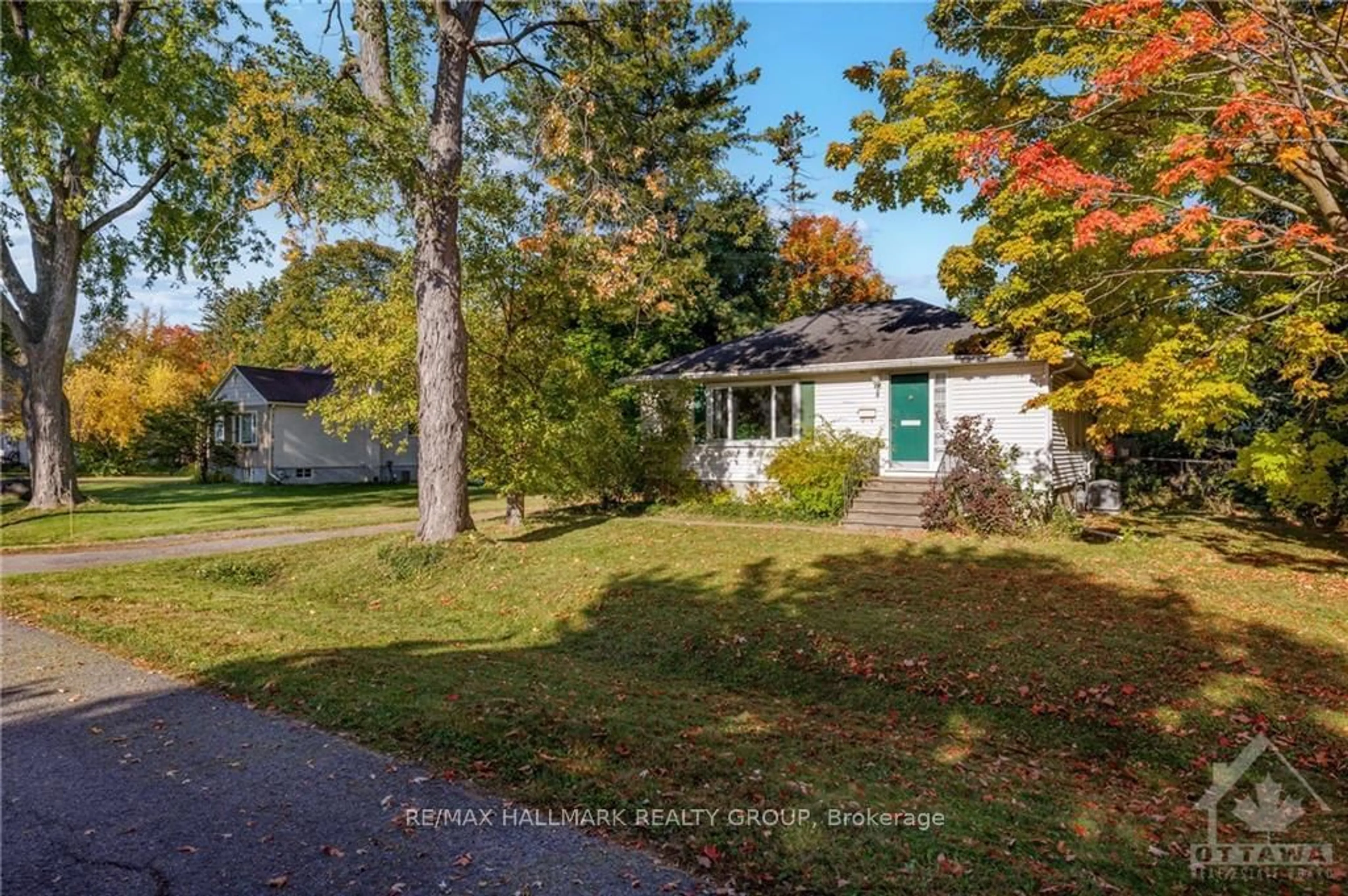 Frontside or backside of a home, cottage for 11 ST CLAIRE Ave, Meadowlands - Crestview and Area Ontario K2G 1Z8