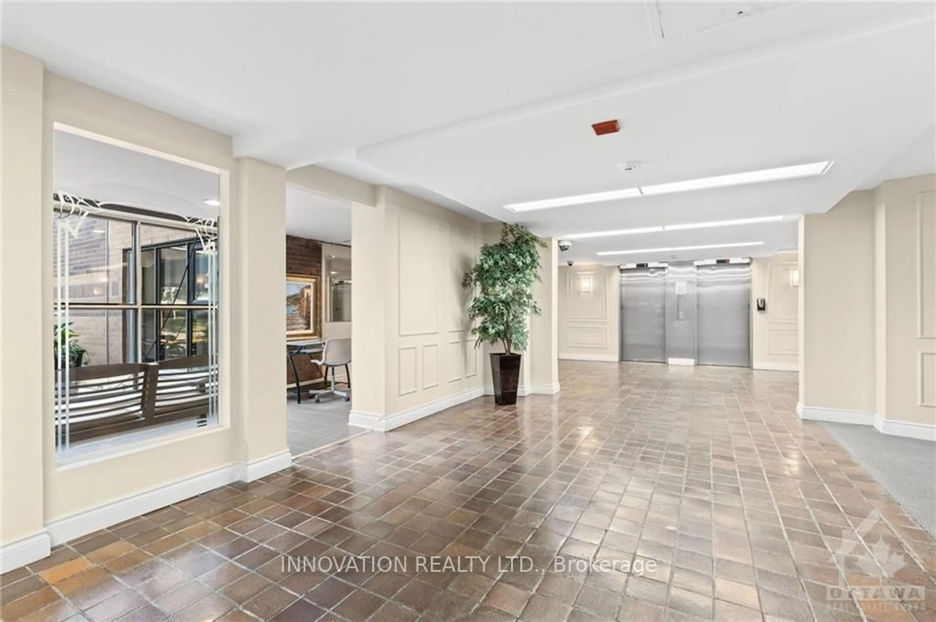 Indoor lobby, unknown floor for 1356 MEADOWLANDS Dr #501, Cityview - Parkwoods Hills - Rideau Shore Ontario K2E 6K6