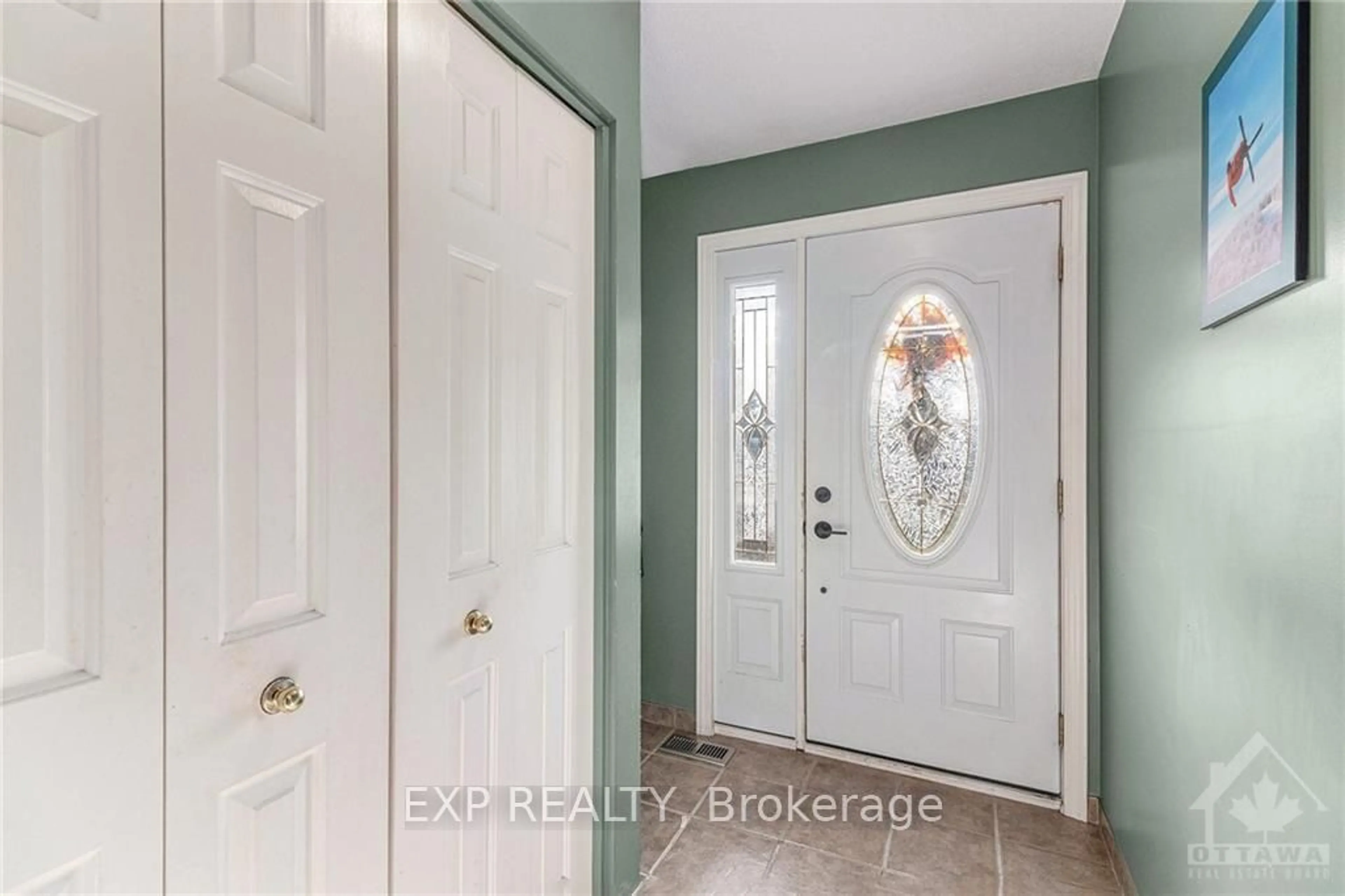 Indoor entryway, wood floors for 1447 CEDAR Lane, Greely - Metcalfe - Osgoode - Vernon and Area Ontario K4P 1G4