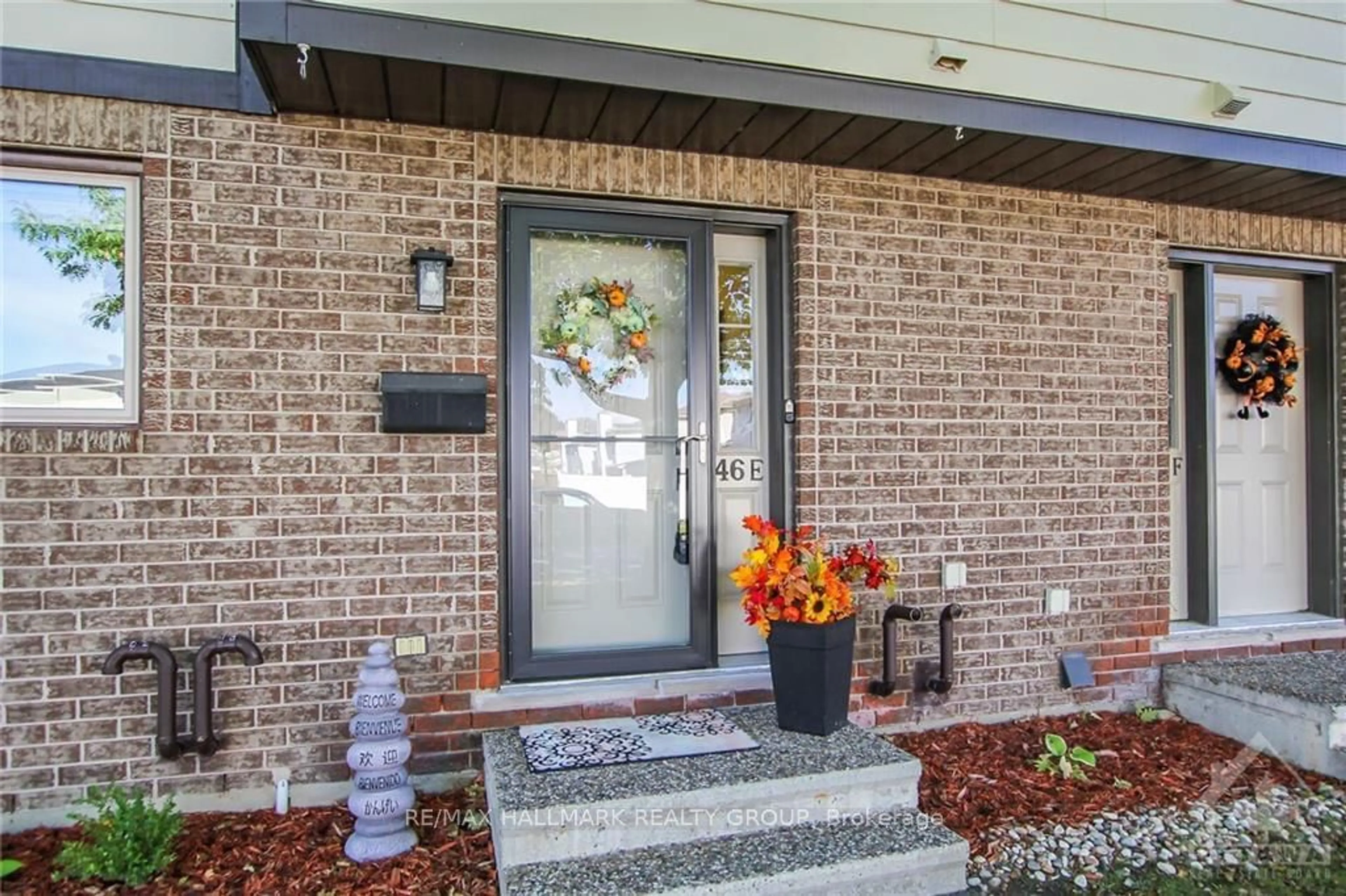 Indoor entryway, wood floors for 46 MEDHURST DRIVE Dr #E, Tanglewood - Grenfell Glen - Pineglen Ontario K2G 4V2