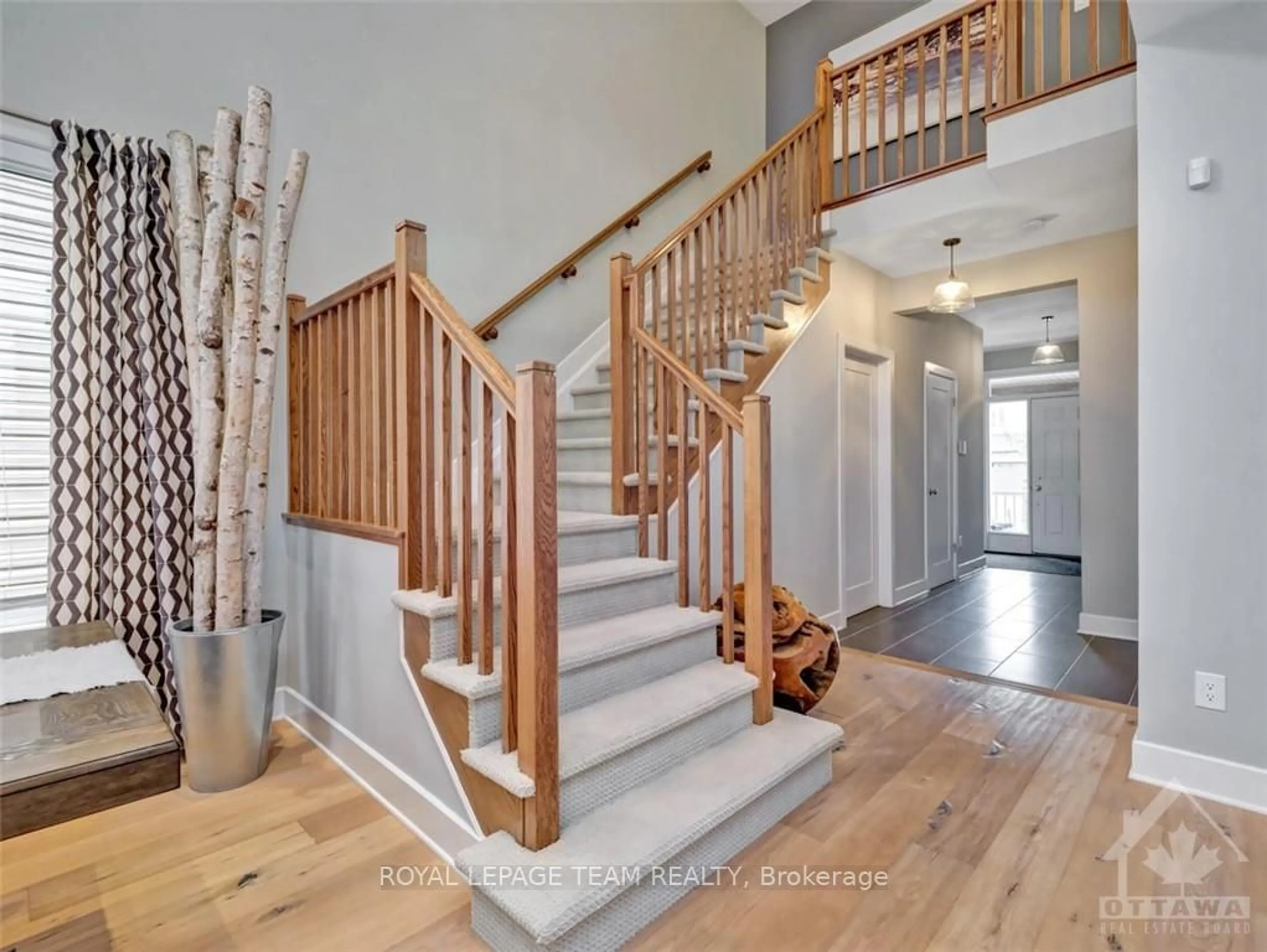 Indoor entryway, wood floors for 732 BRIAN GOOD Ave, Blossom Park - Airport and Area Ontario K4M 0E3