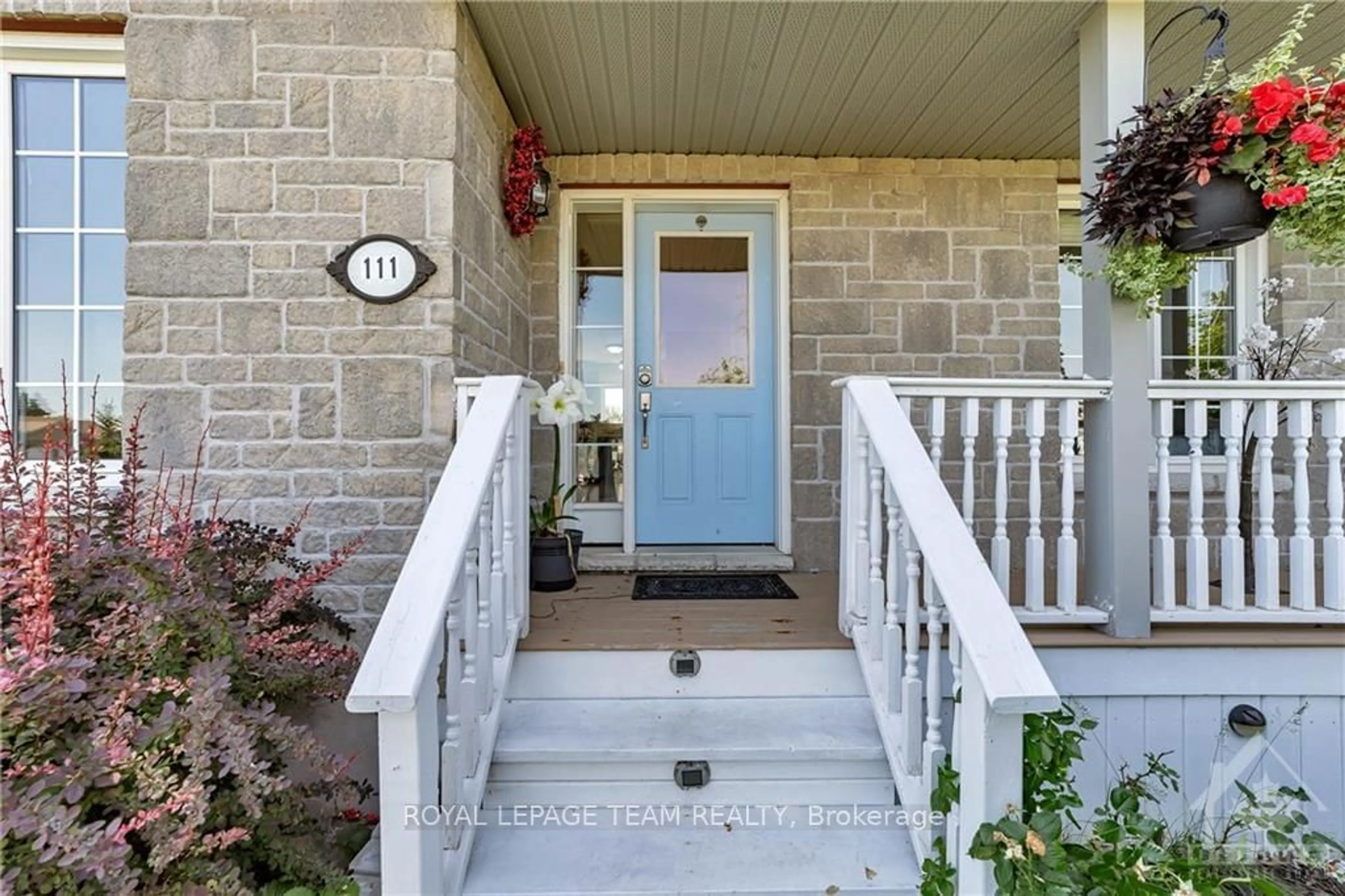 Indoor entryway, wood floors for 111 BUCHANAN Crt, North Grenville Ontario K0G 1J0