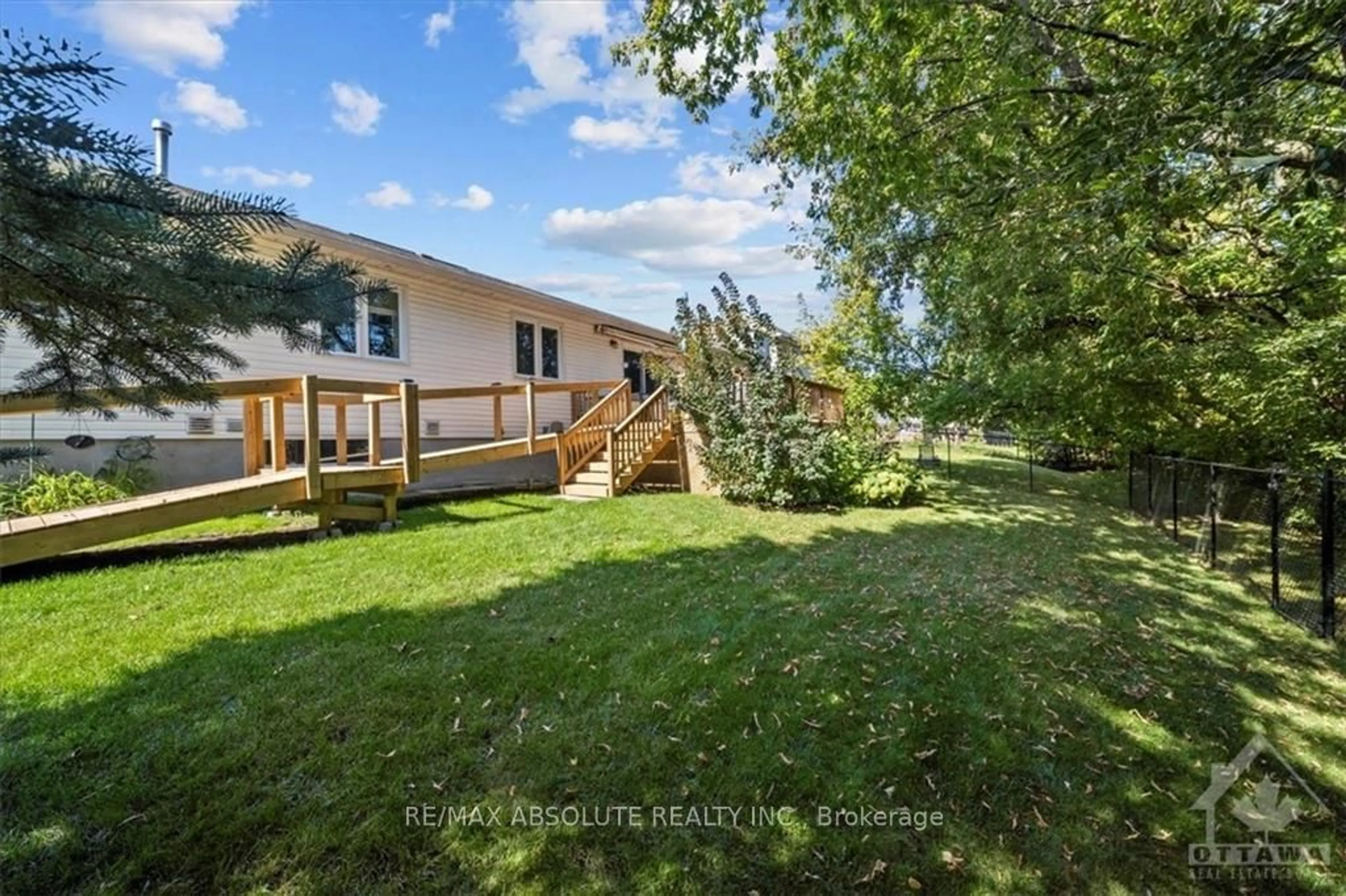 Patio, the fenced backyard for 35 CARIBOU Ave, Stittsville - Munster - Richmond Ontario K2S 1M7