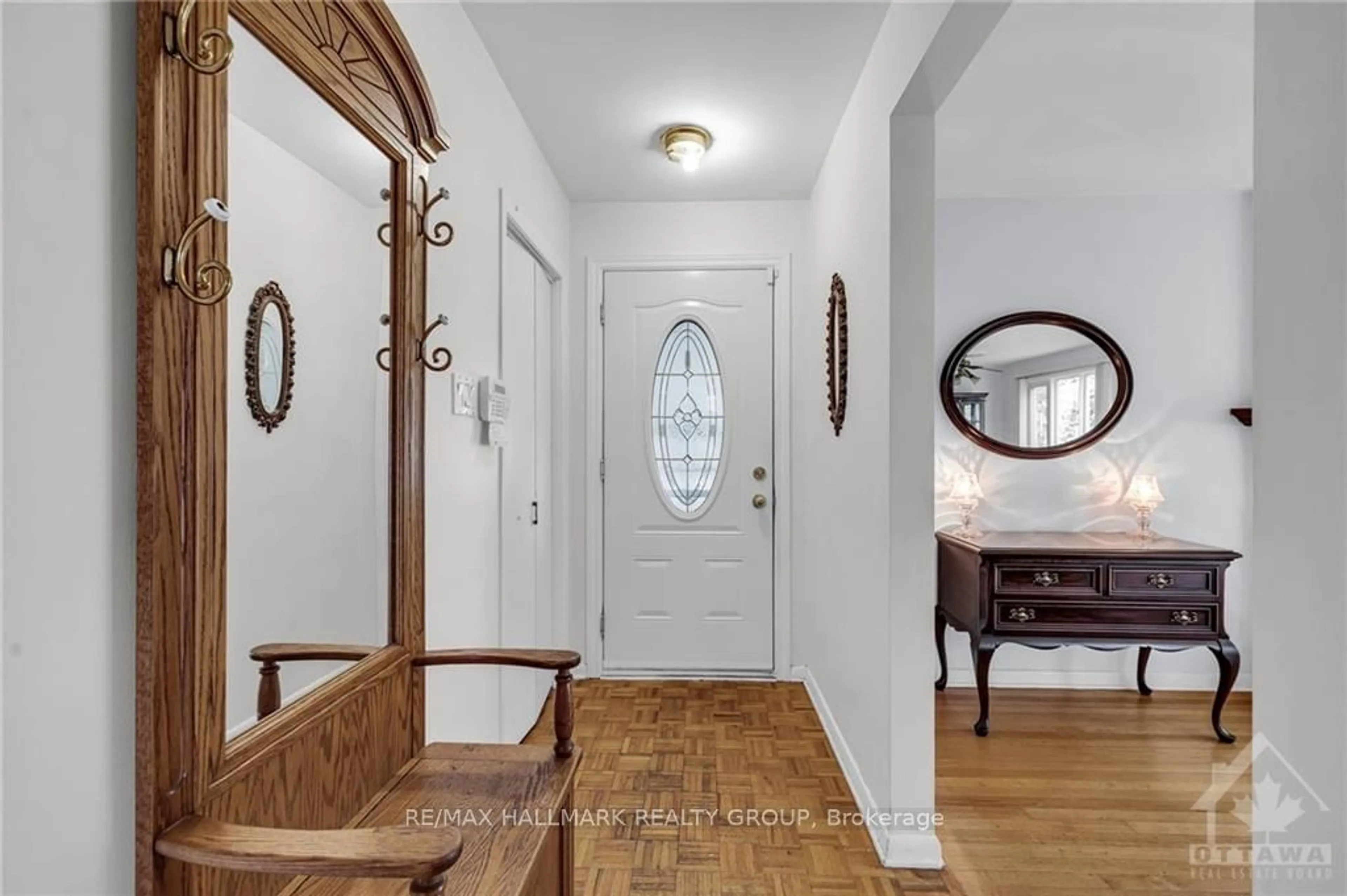 Indoor entryway, wood floors for 26 DUNHAM St, Beacon Hill North - South and Area Ontario K1J 7L6