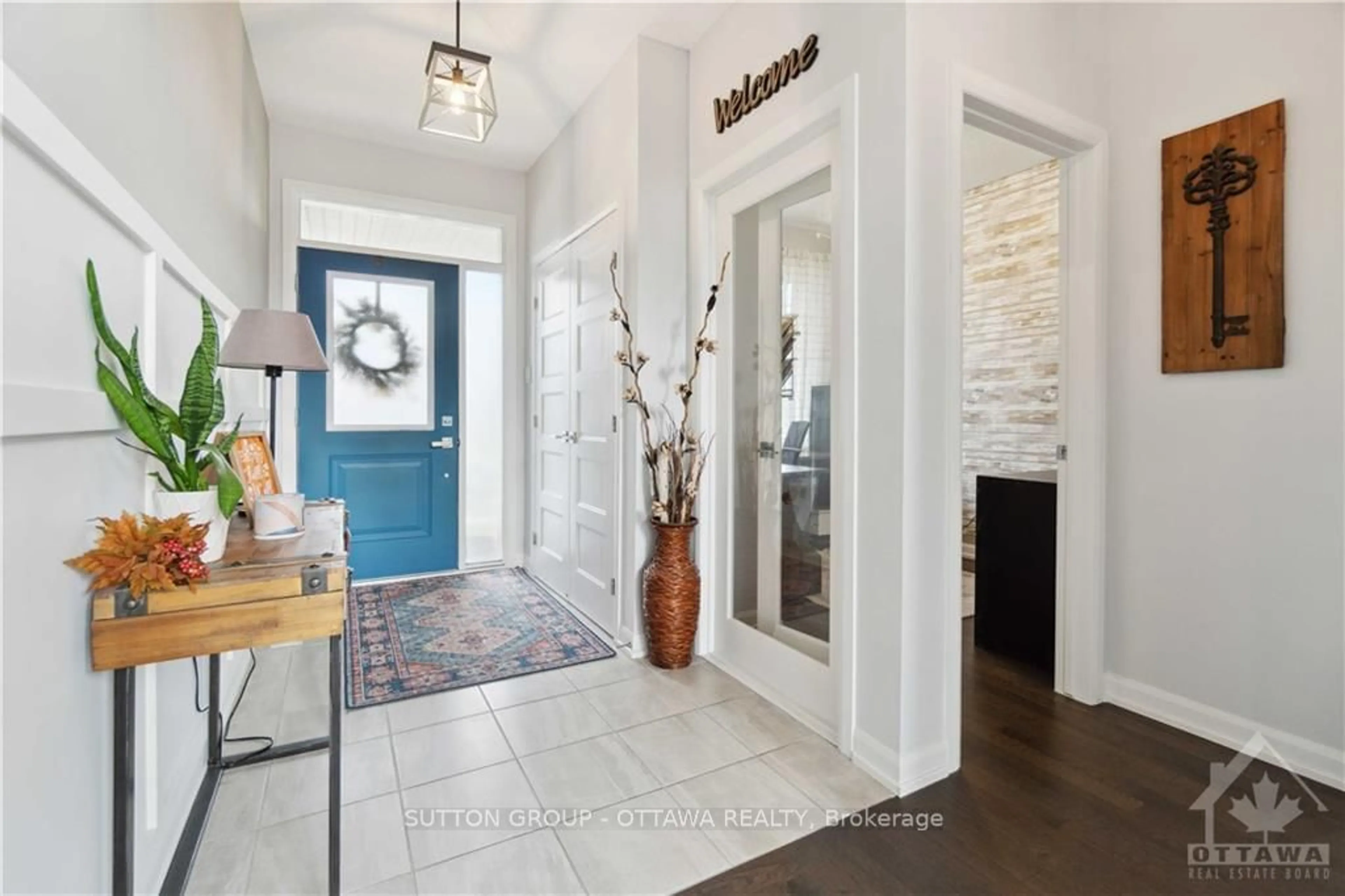 Indoor entryway, wood floors for 14 GRAHAM St, Carleton Place Ontario K7C 0H7