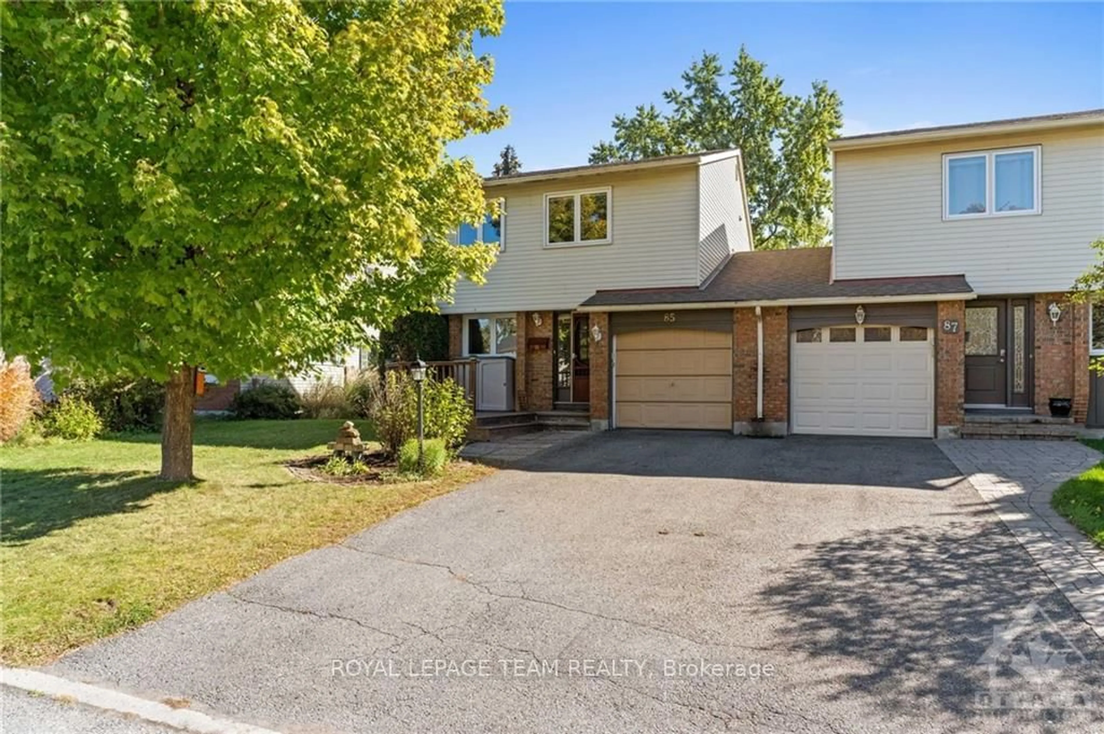 Frontside or backside of a home, the street view for 85 DOLAN Dr, Barrhaven Ontario K2J 2C4