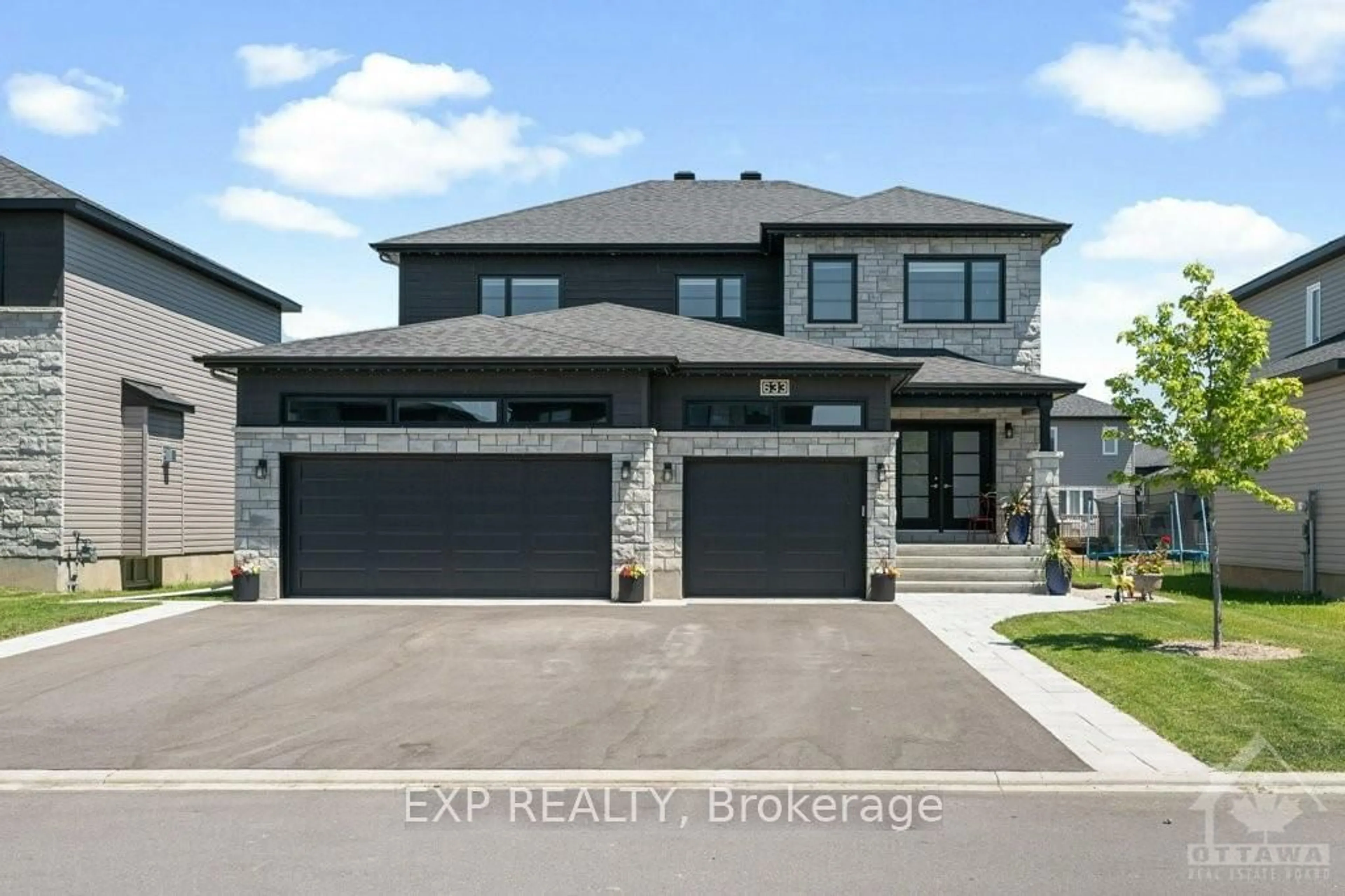 Frontside or backside of a home, the street view for 633 MISTY St, Russell Ontario K4R 0E7