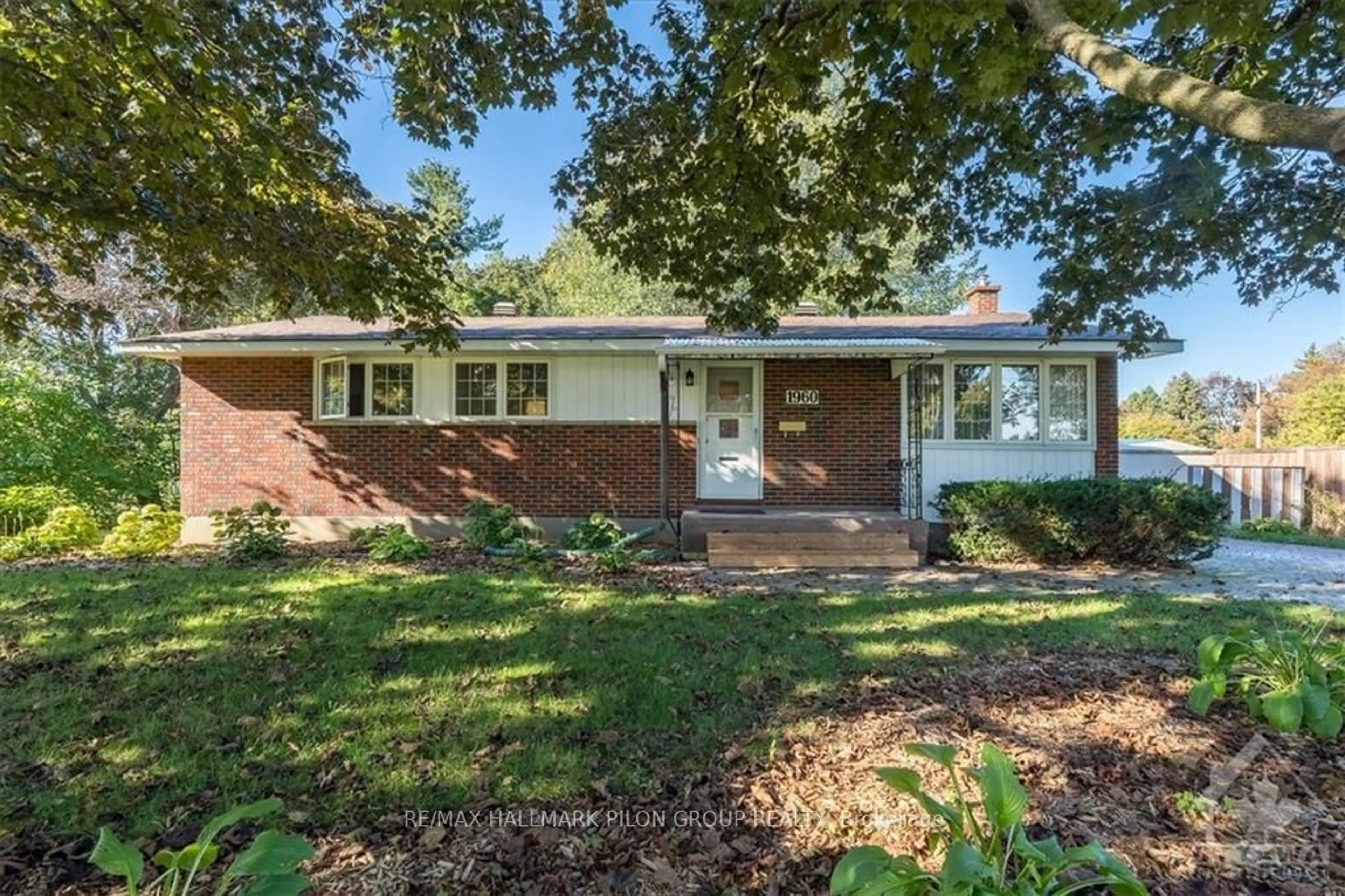 Frontside or backside of a home, cottage for 1960 BOYER Rd, Orleans - Convent Glen and Area Ontario K1C 1R4