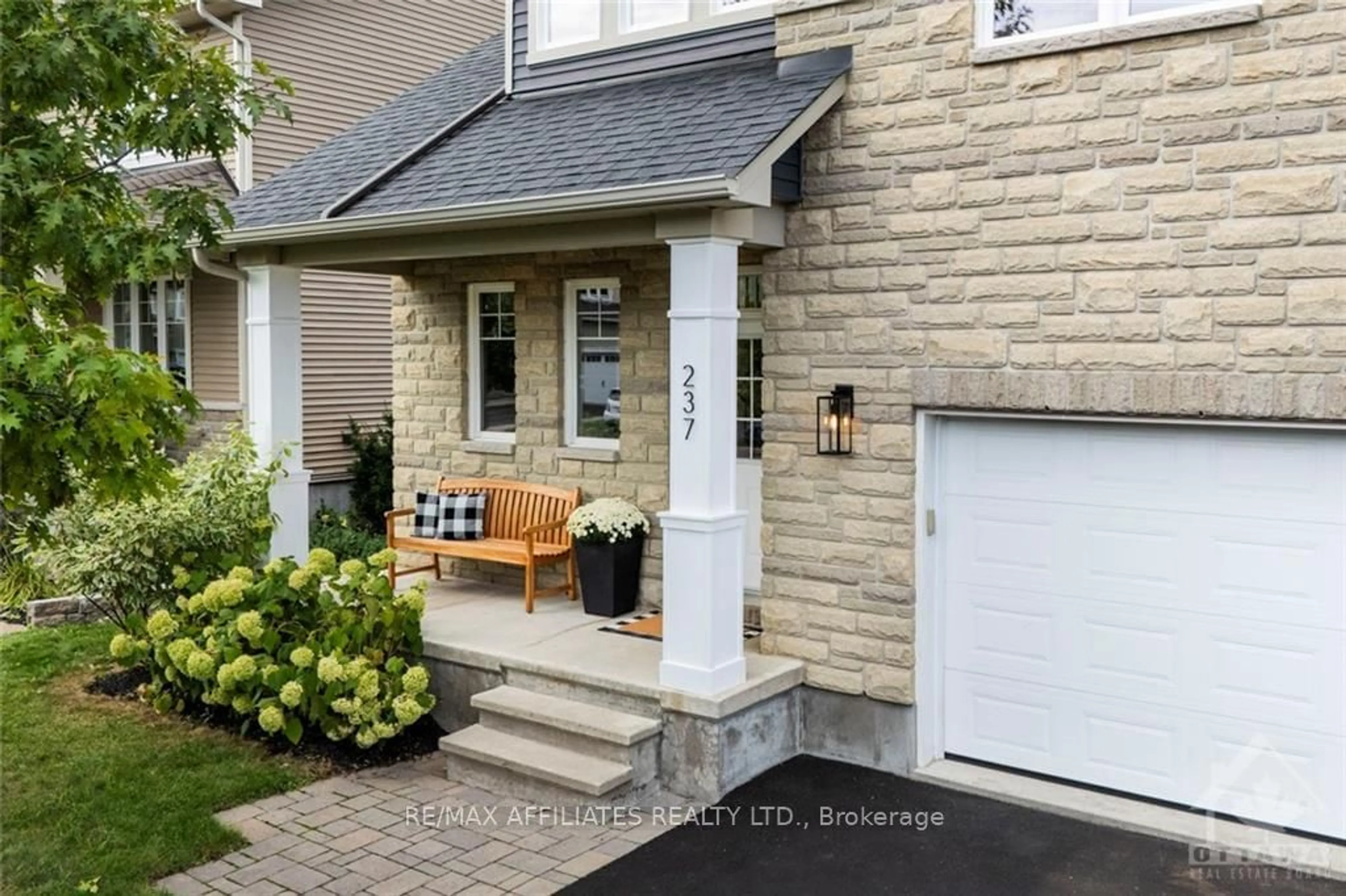 Indoor entryway, cement floor for 237 SANTIAGO St, Carleton Place Ontario K7C 0C7