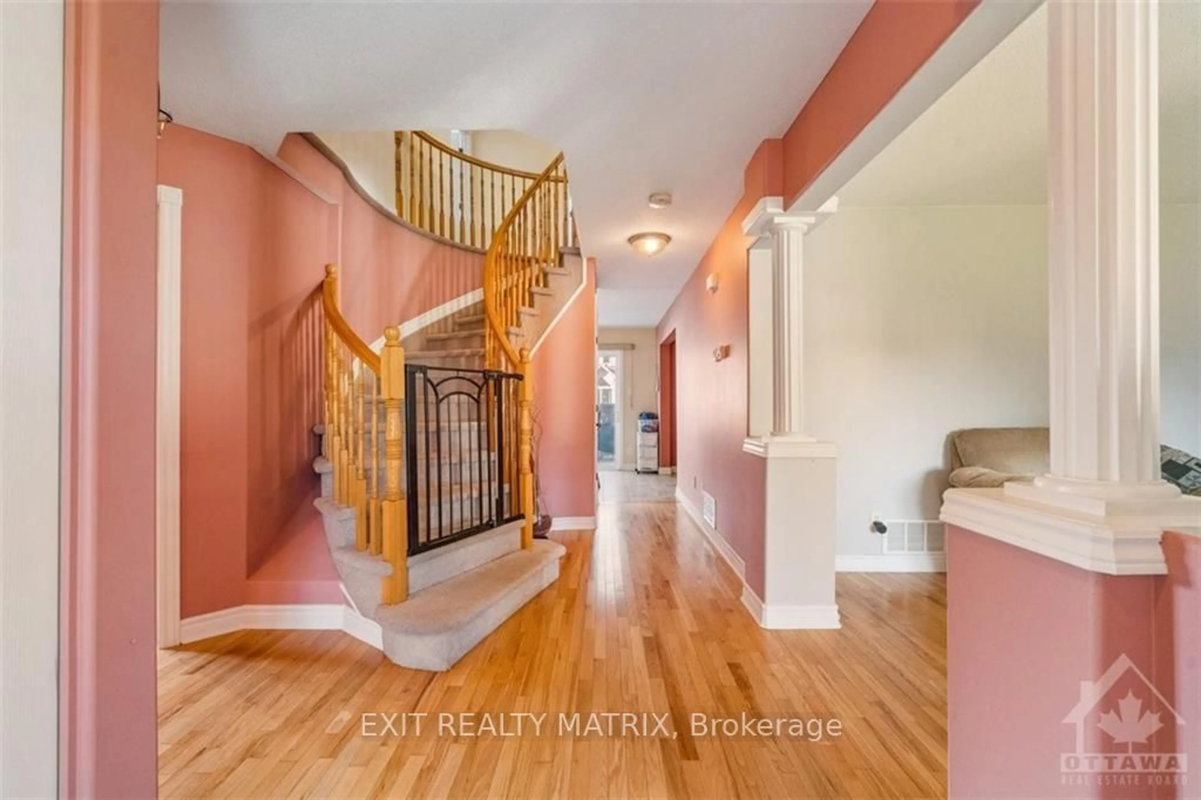 Indoor entryway, wood floors for 16 MANOIR St, Russell Ontario K0A 1W0