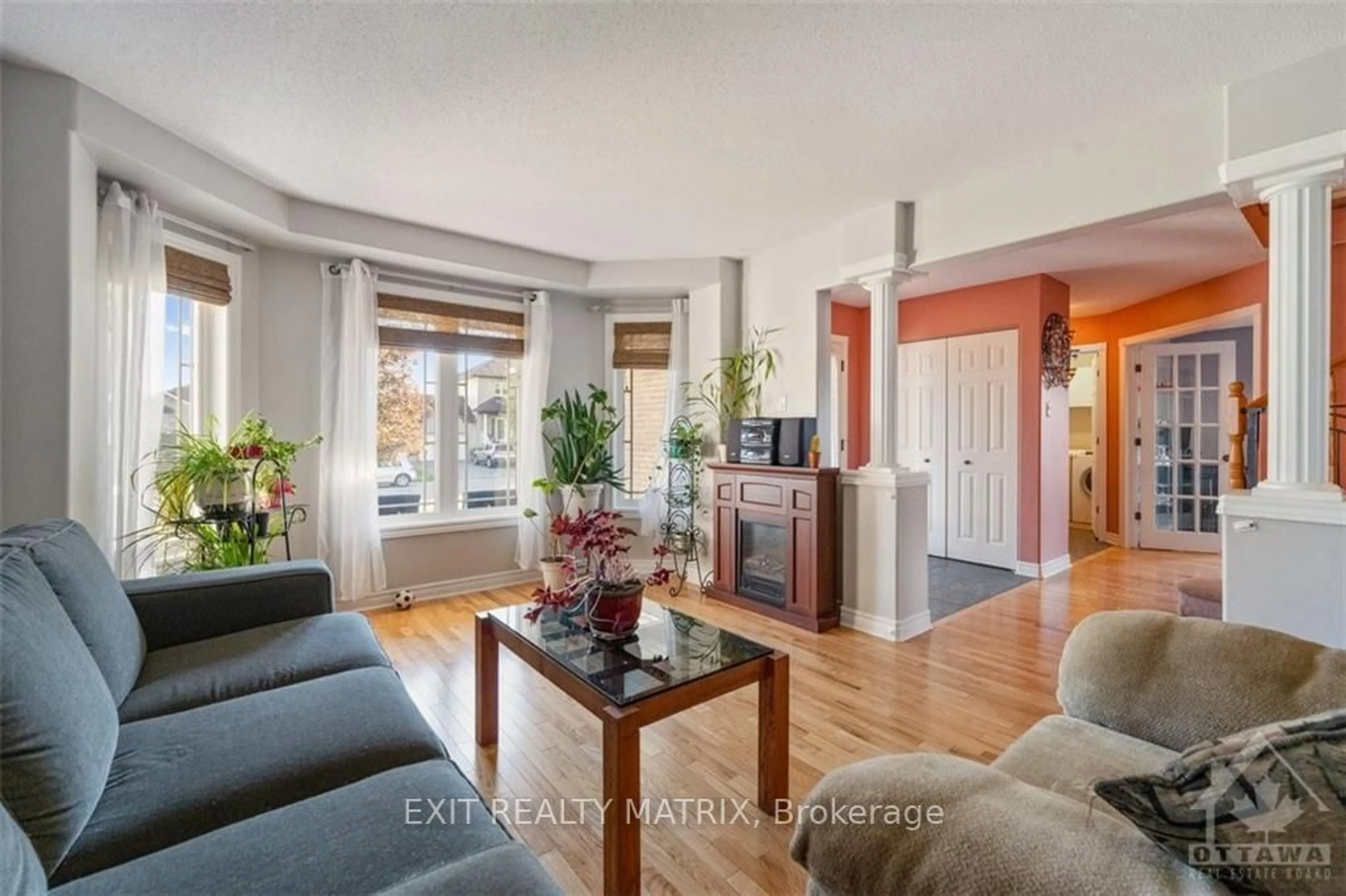 Living room, wood floors for 16 MANOIR St, Russell Ontario K0A 1W0