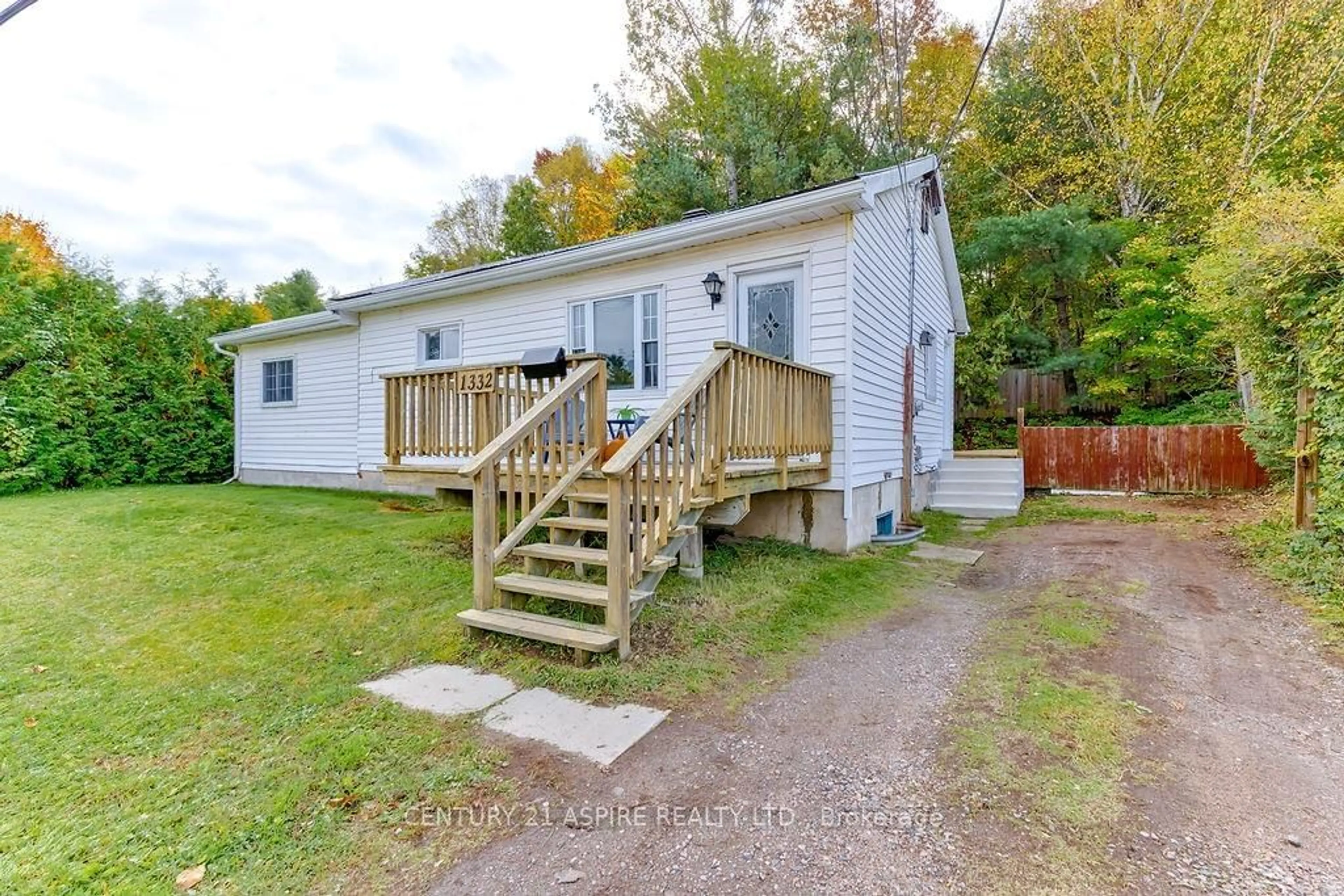 A pic from exterior of the house or condo, cottage for 1332 VICTORIA St, Petawawa Ontario K8H 2G1