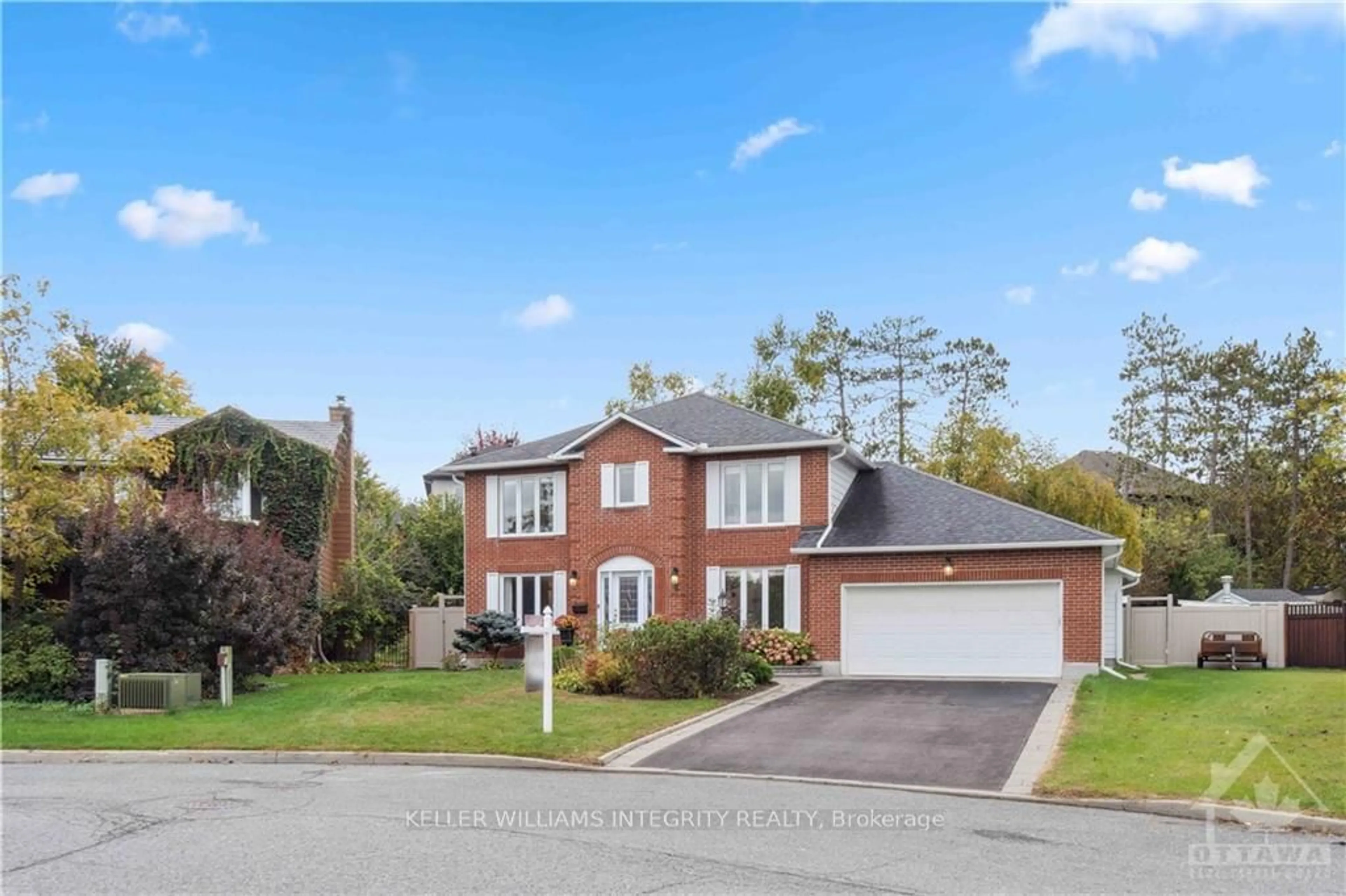 Frontside or backside of a home, the street view for 8 SPINDLE Way, Stittsville - Munster - Richmond Ontario K2S 1J4