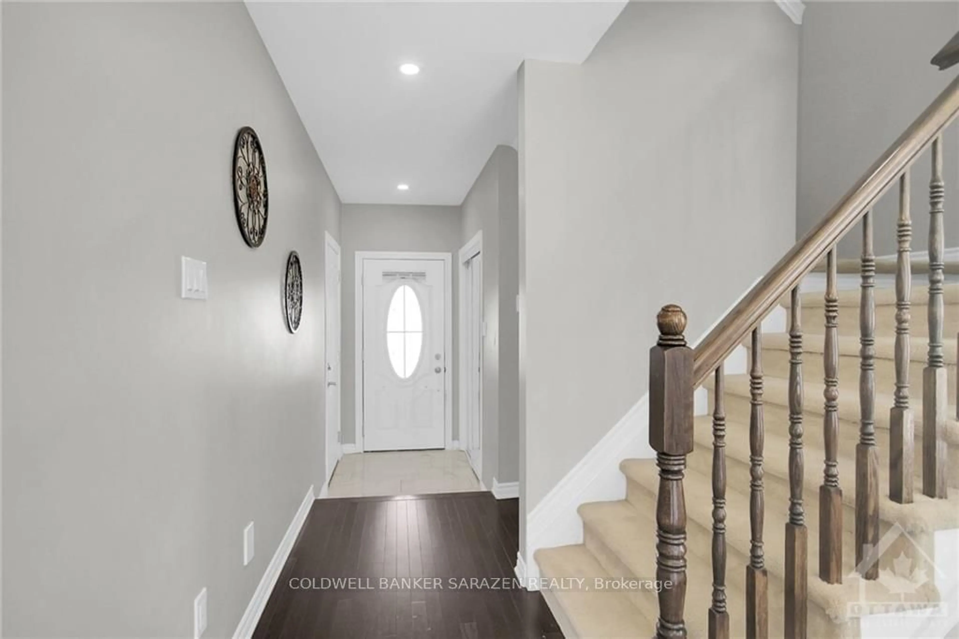 Indoor entryway, wood floors for 411 MEADOWHAWK Cres, Barrhaven Ontario K2J 5X1