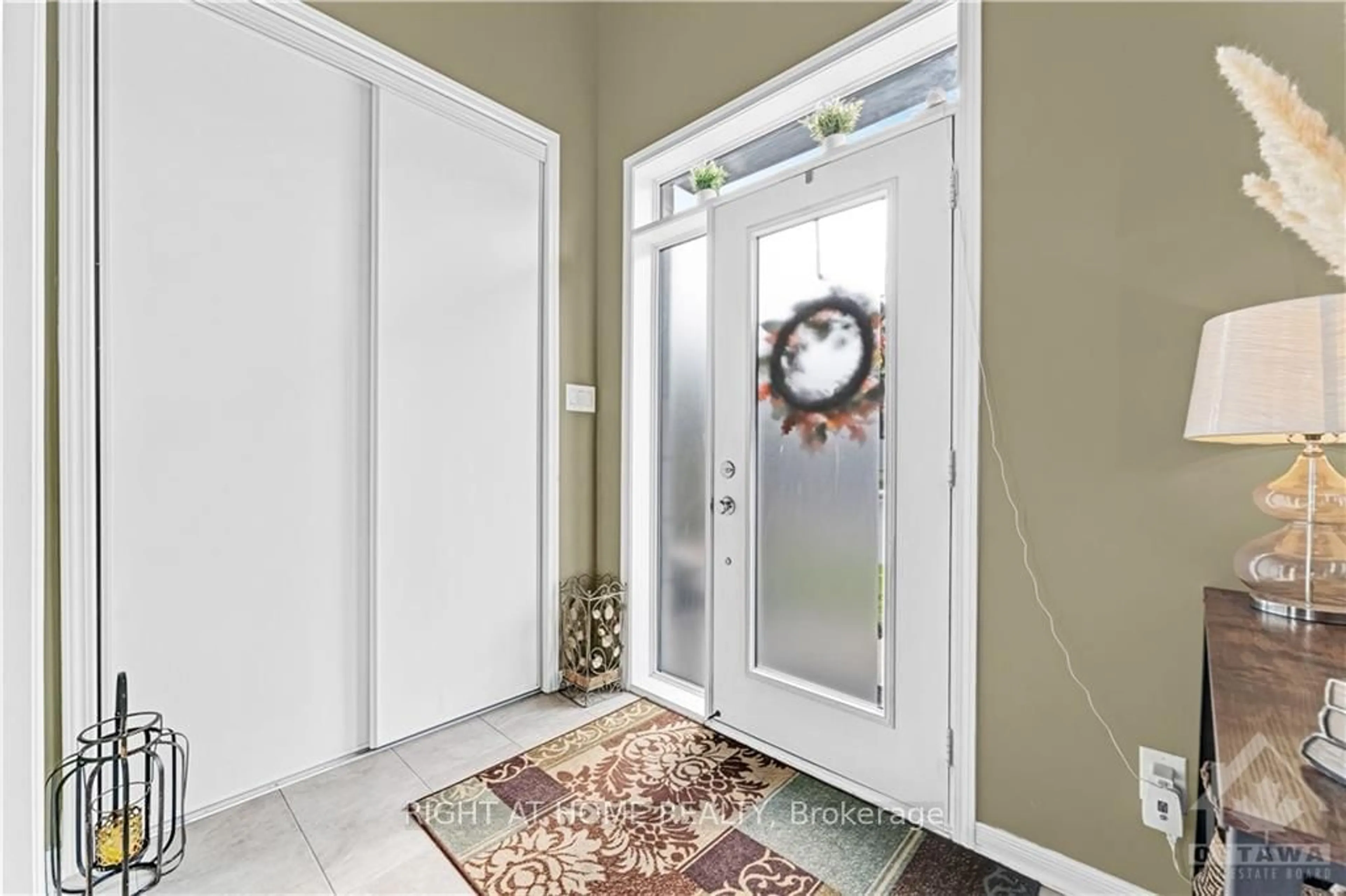 Indoor entryway, wood floors for 559 RADIANT, Kanata Ontario K2M 0M7