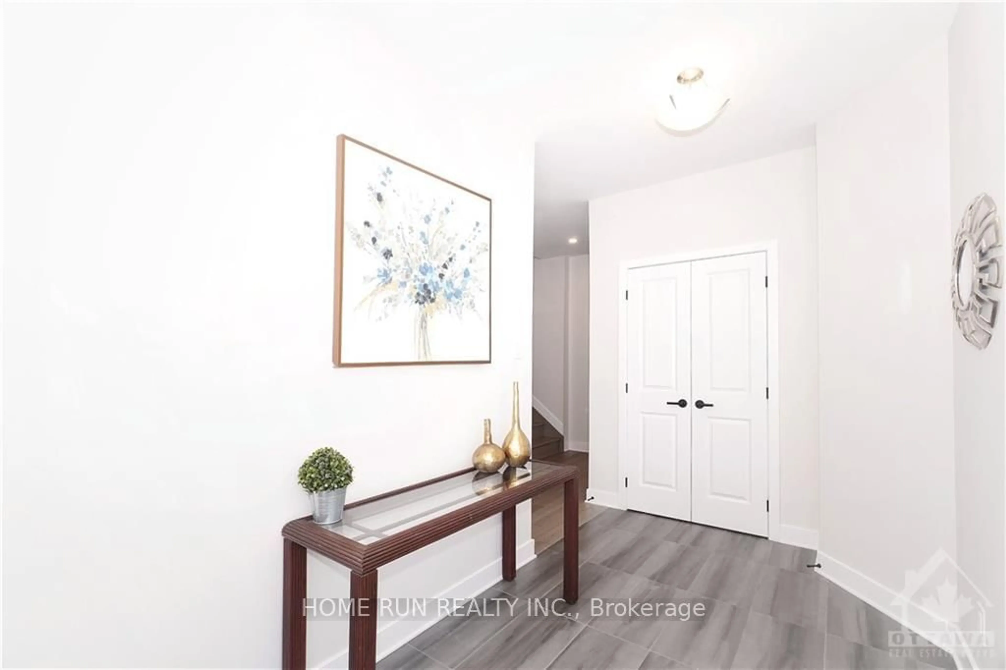 Indoor entryway, wood floors for 990 BRIAN GOOD Ave, Blossom Park - Airport and Area Ontario K4M 0R3