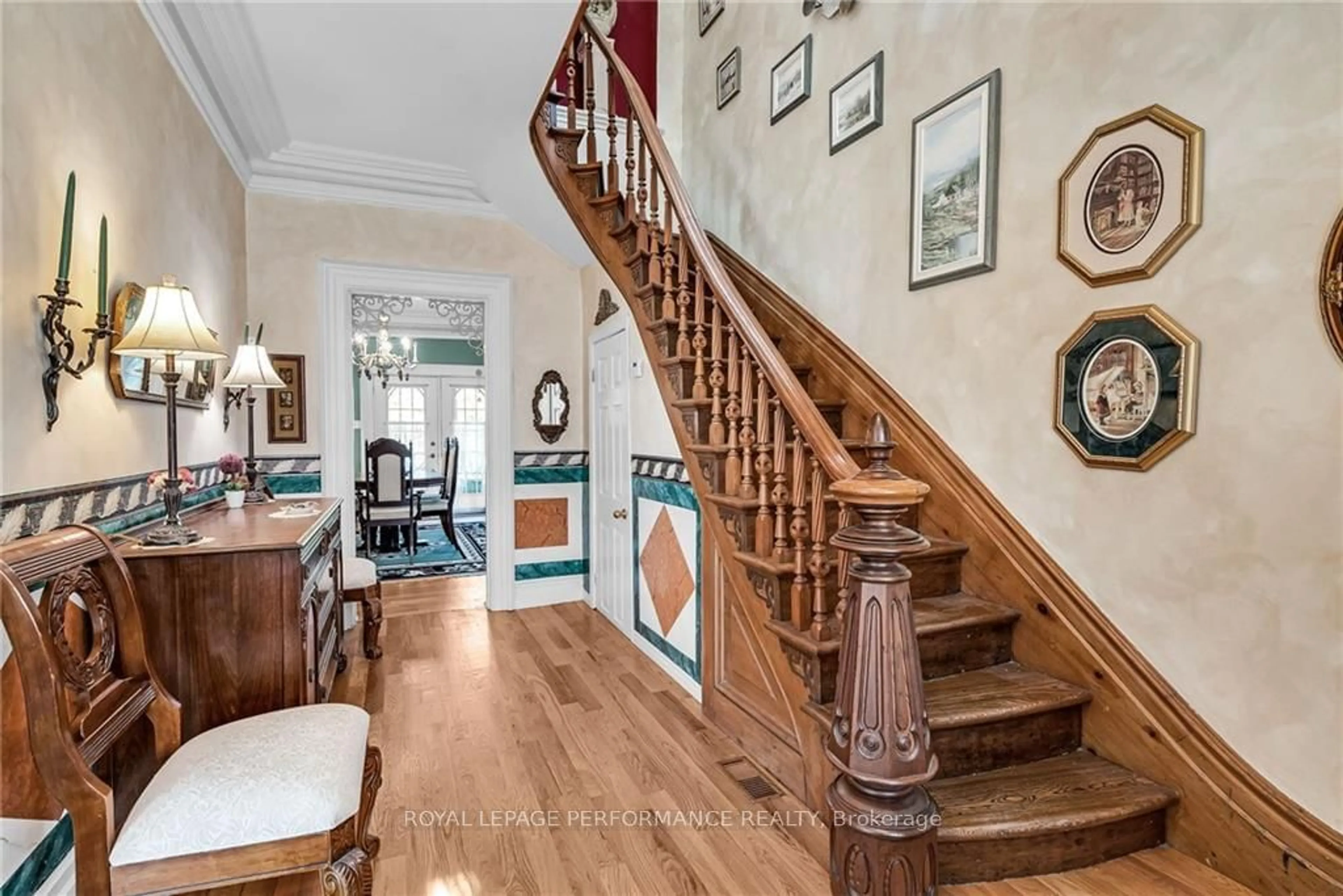 Indoor foyer, wood floors for 11 OAK St, South Glengarry Ontario K0C 1N0