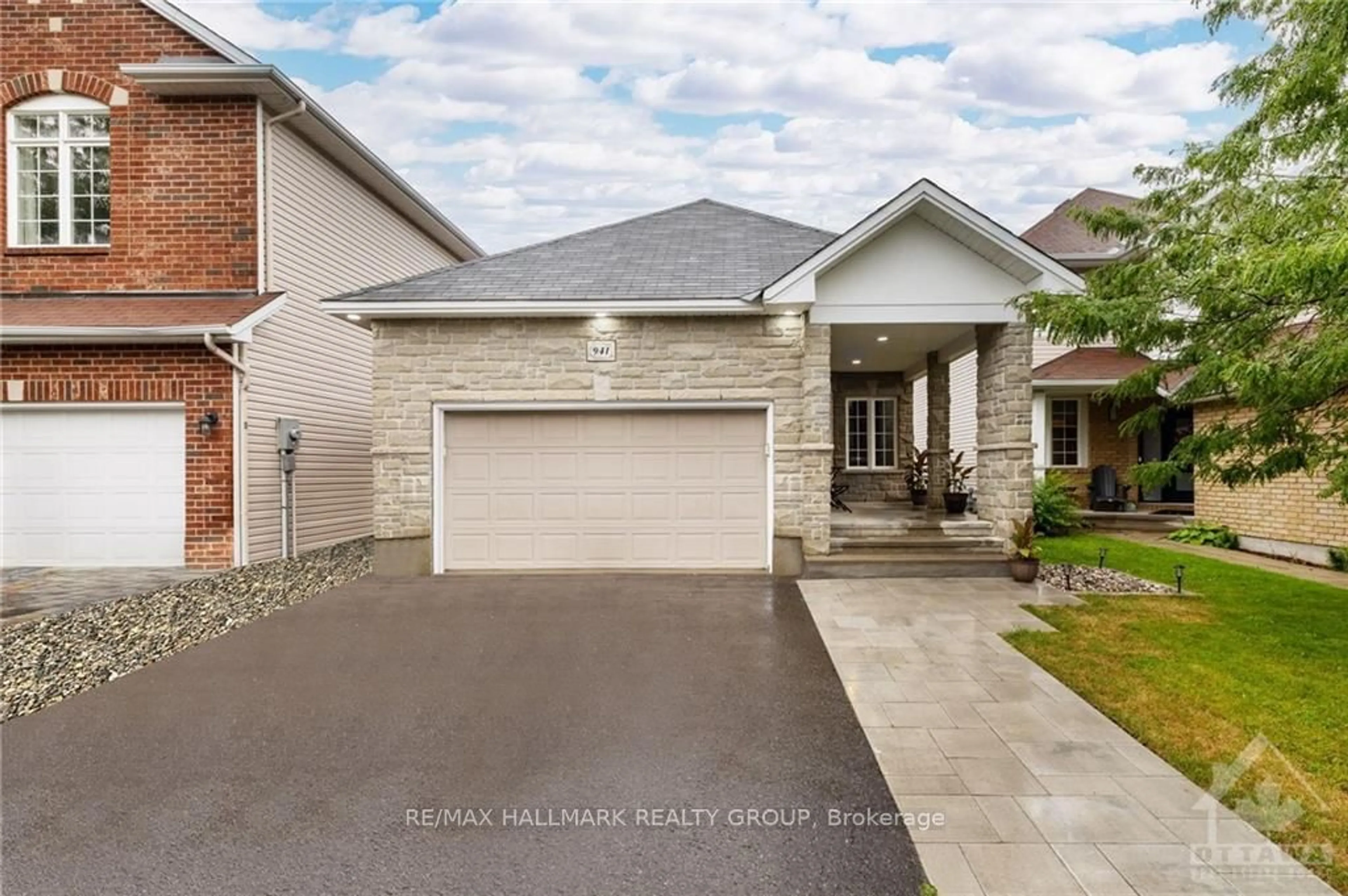 Frontside or backside of a home, the street view for 941 SCALA Ave, Orleans - Cumberland and Area Ontario K4A 4X6