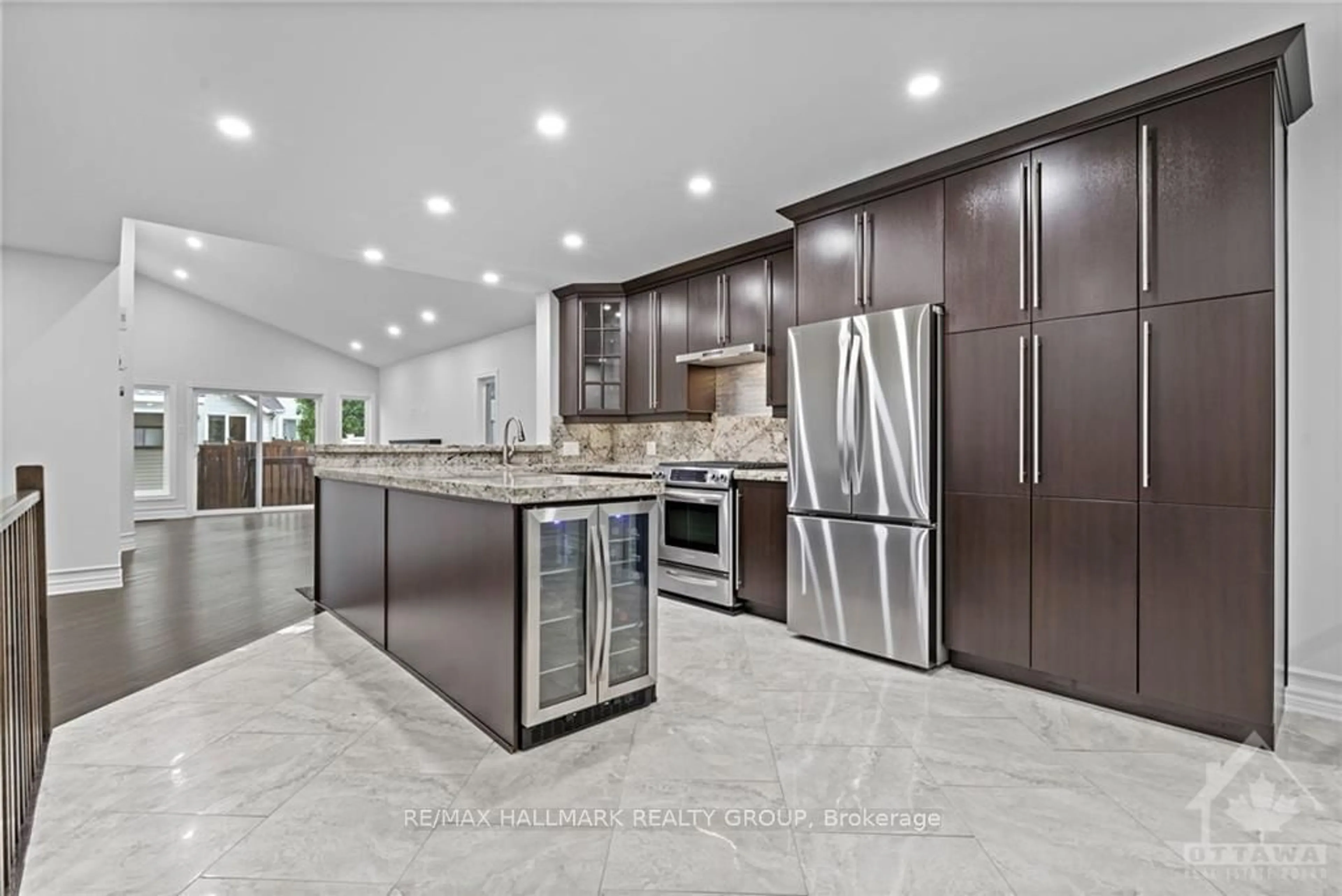 Contemporary kitchen, ceramic floors, mountain for 941 SCALA Ave, Orleans - Cumberland and Area Ontario K4A 4X6