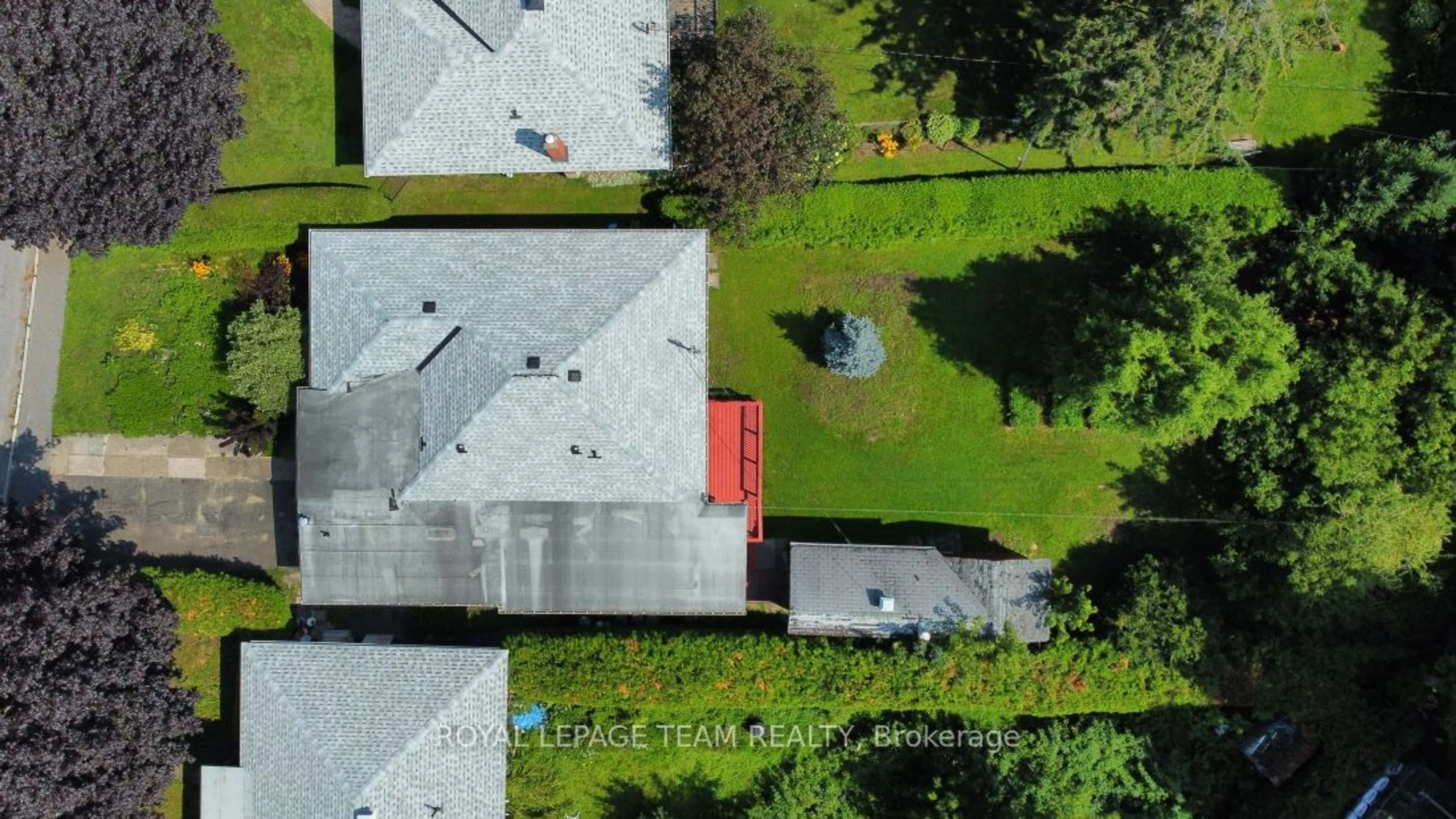 A pic from outside/outdoor area/front of a property/back of a property/a pic from drone, unknown for 157 ANNA Ave, Carlington - Central Park Ontario K1Z 7V1