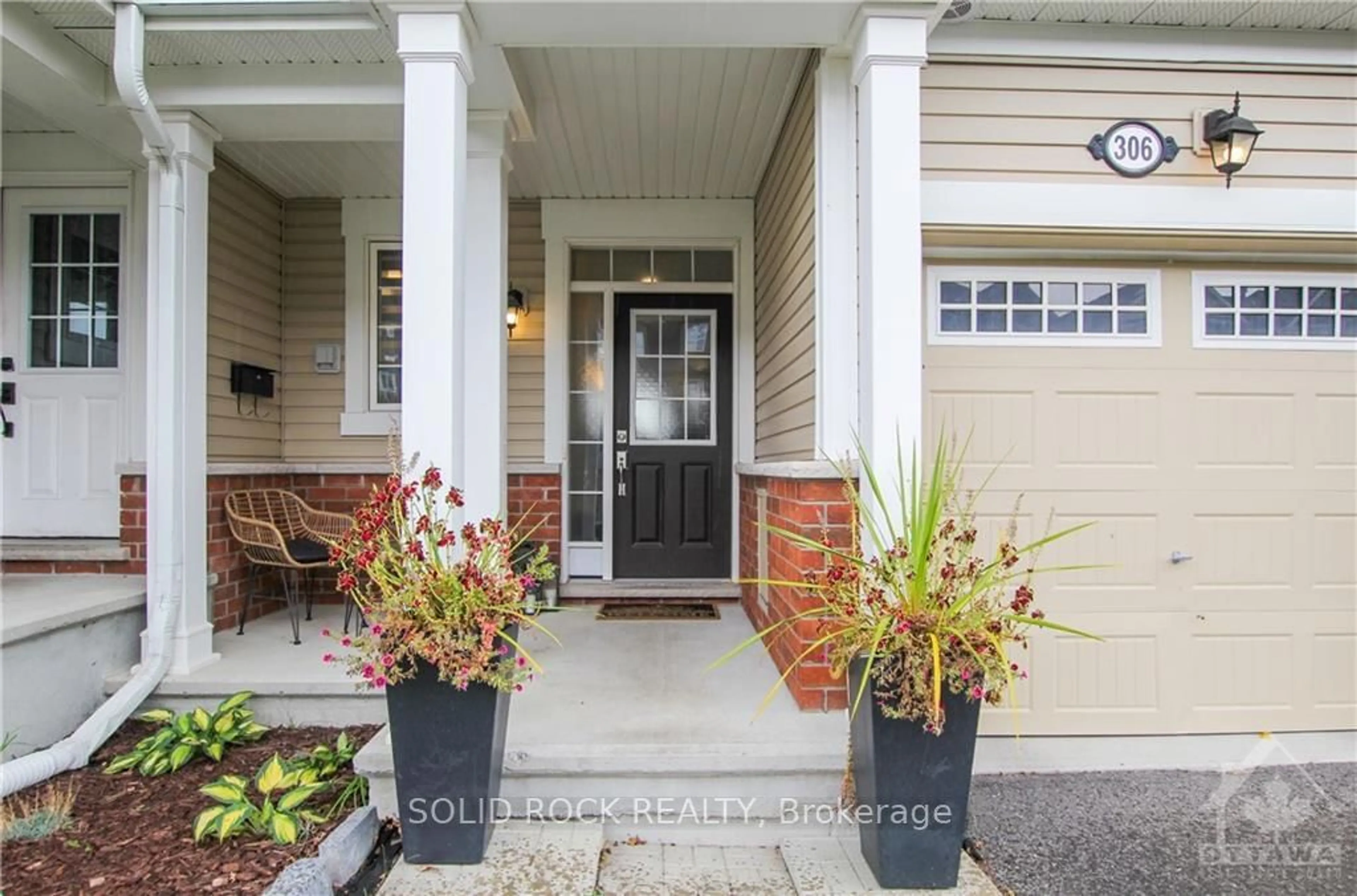 Indoor entryway, wood floors for 306 SWEETFERN Cres, Orleans - Cumberland and Area Ontario K4A 1A6