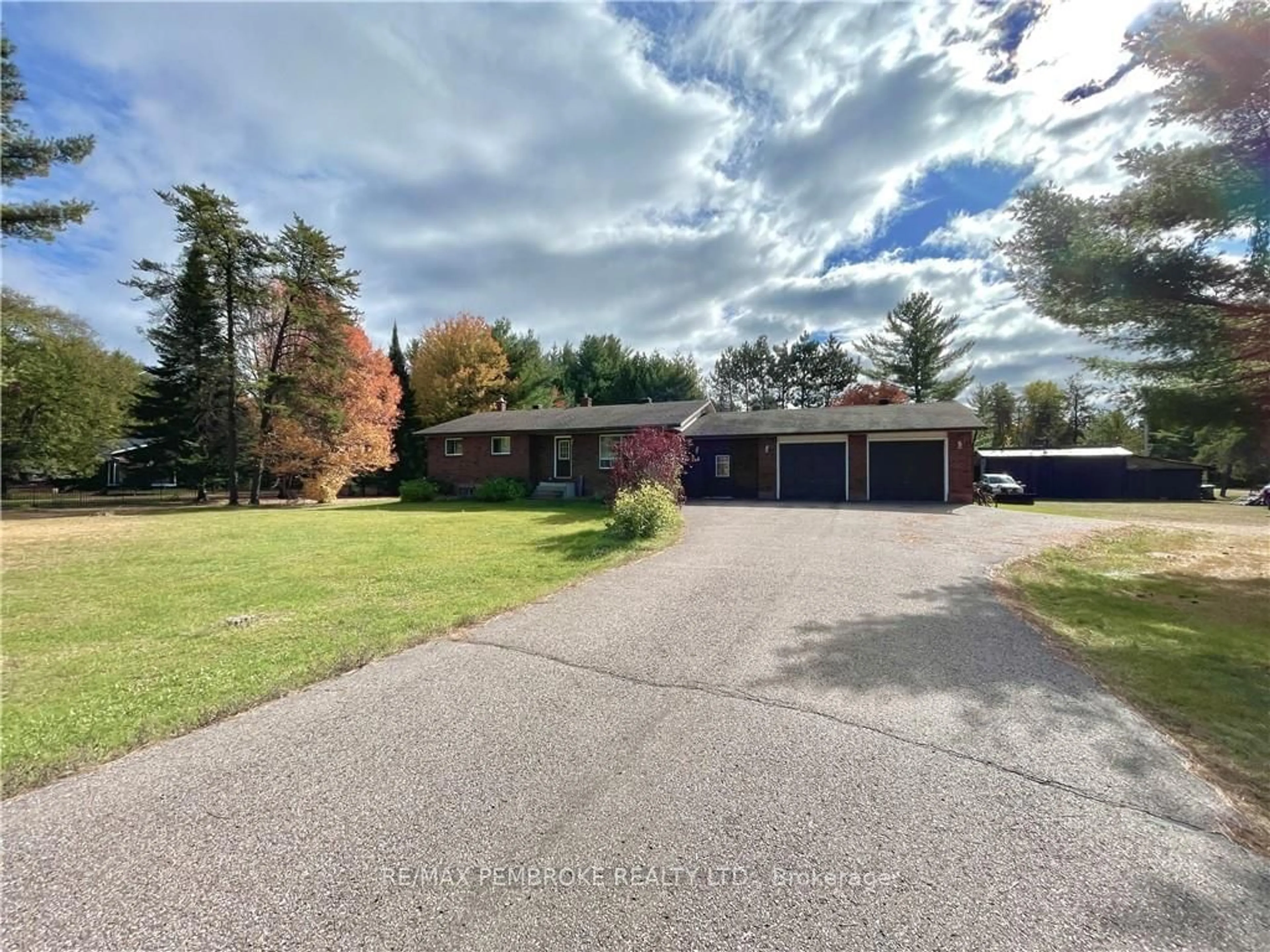 Frontside or backside of a home, the street view for 593 AIRPORT Rd, Petawawa Ontario K8A 6W7