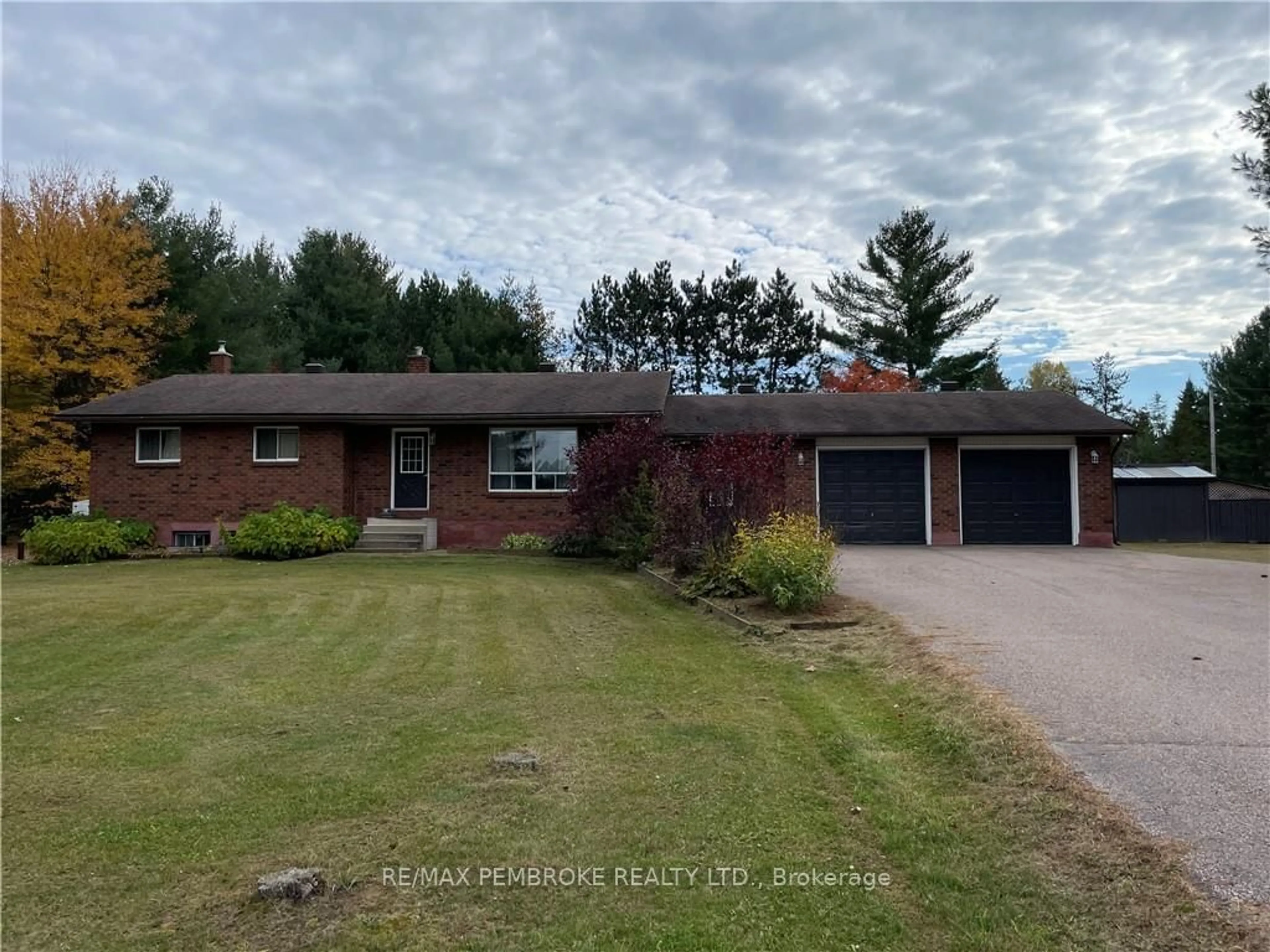 Frontside or backside of a home, cottage for 593 AIRPORT Rd, Petawawa Ontario K8A 6W7