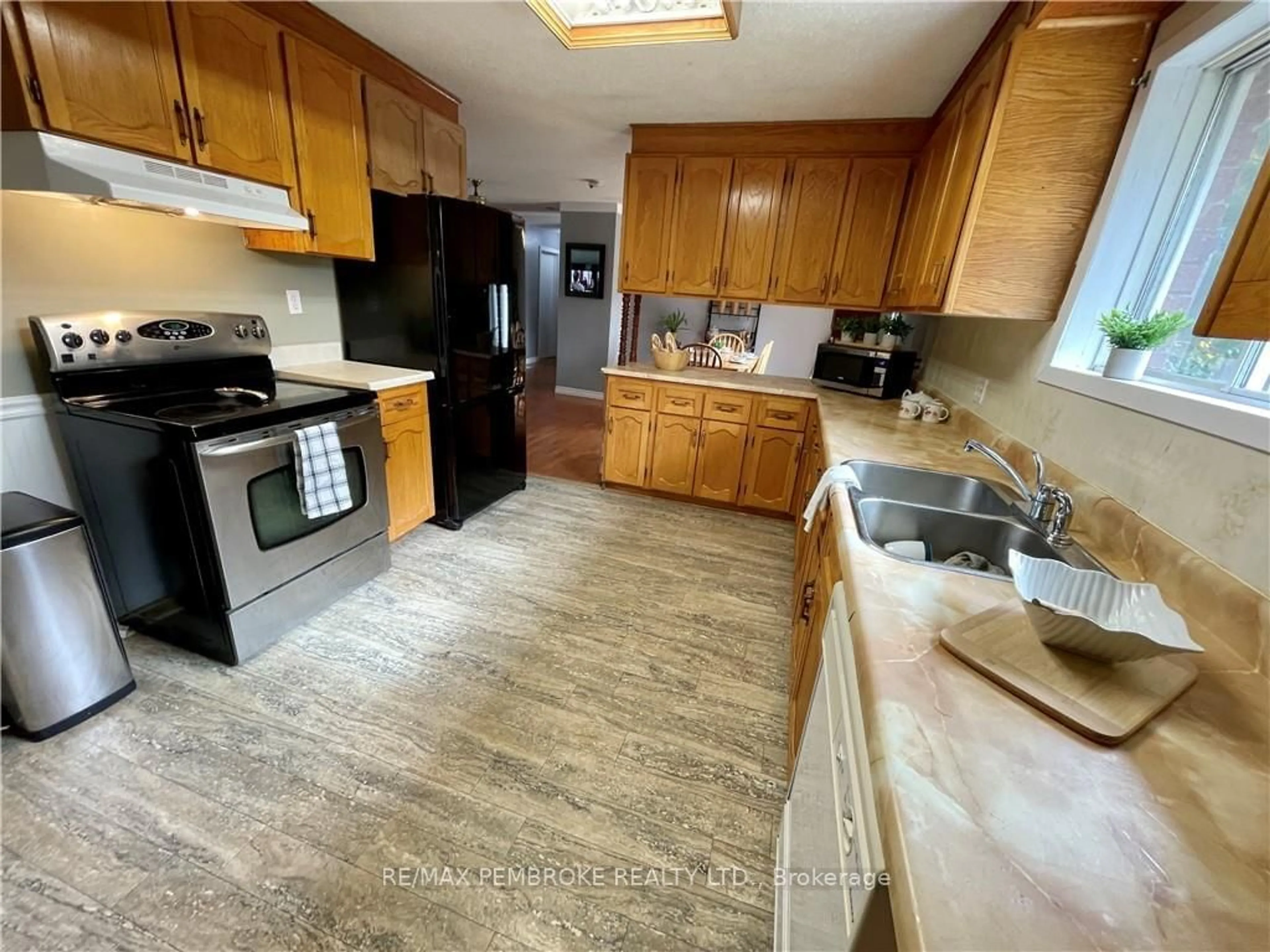 Kitchen, wood floors, cottage for 593 AIRPORT Rd, Petawawa Ontario K8A 6W7