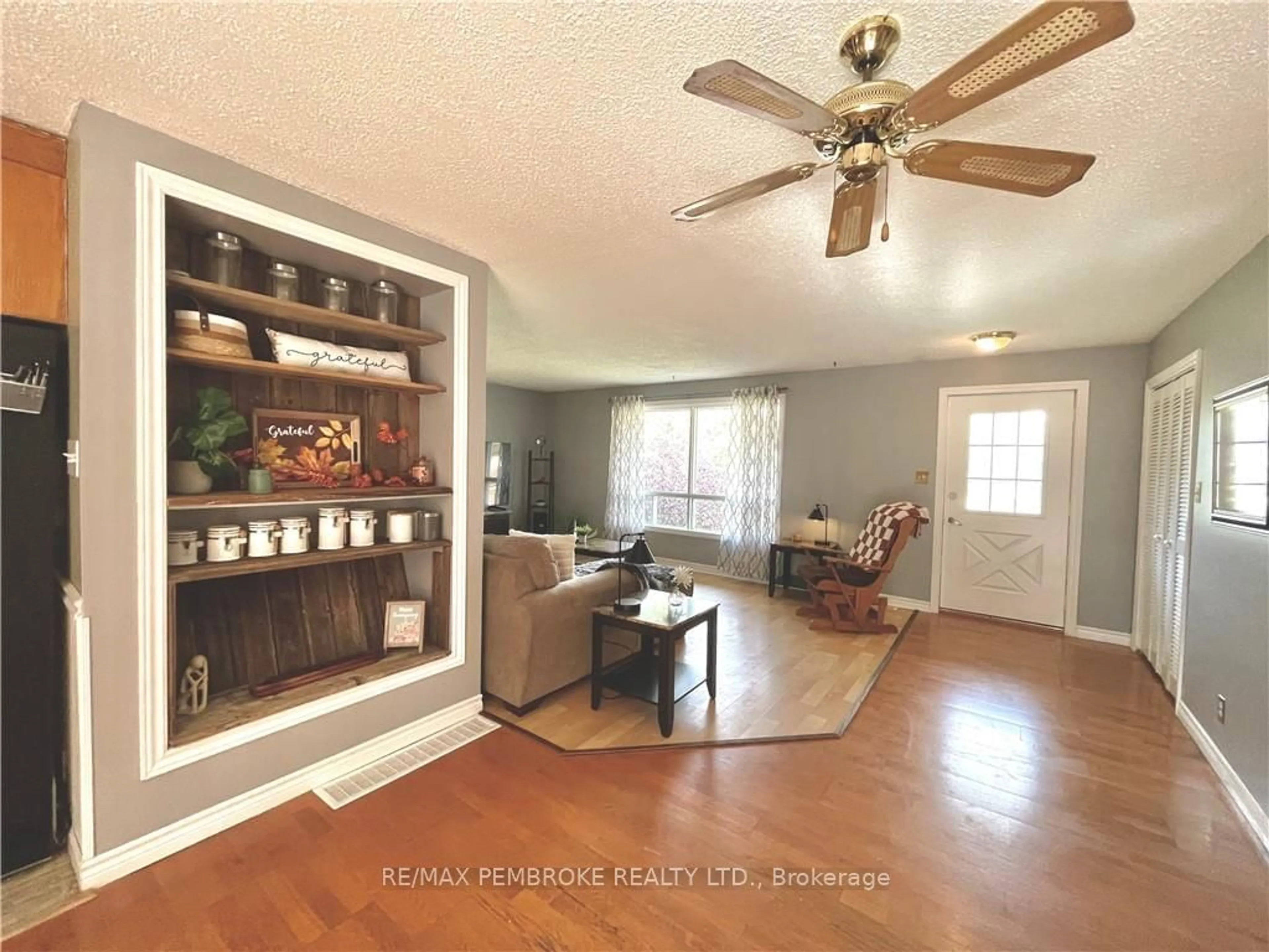 Living room, wood floors for 593 AIRPORT Rd, Petawawa Ontario K8A 6W7