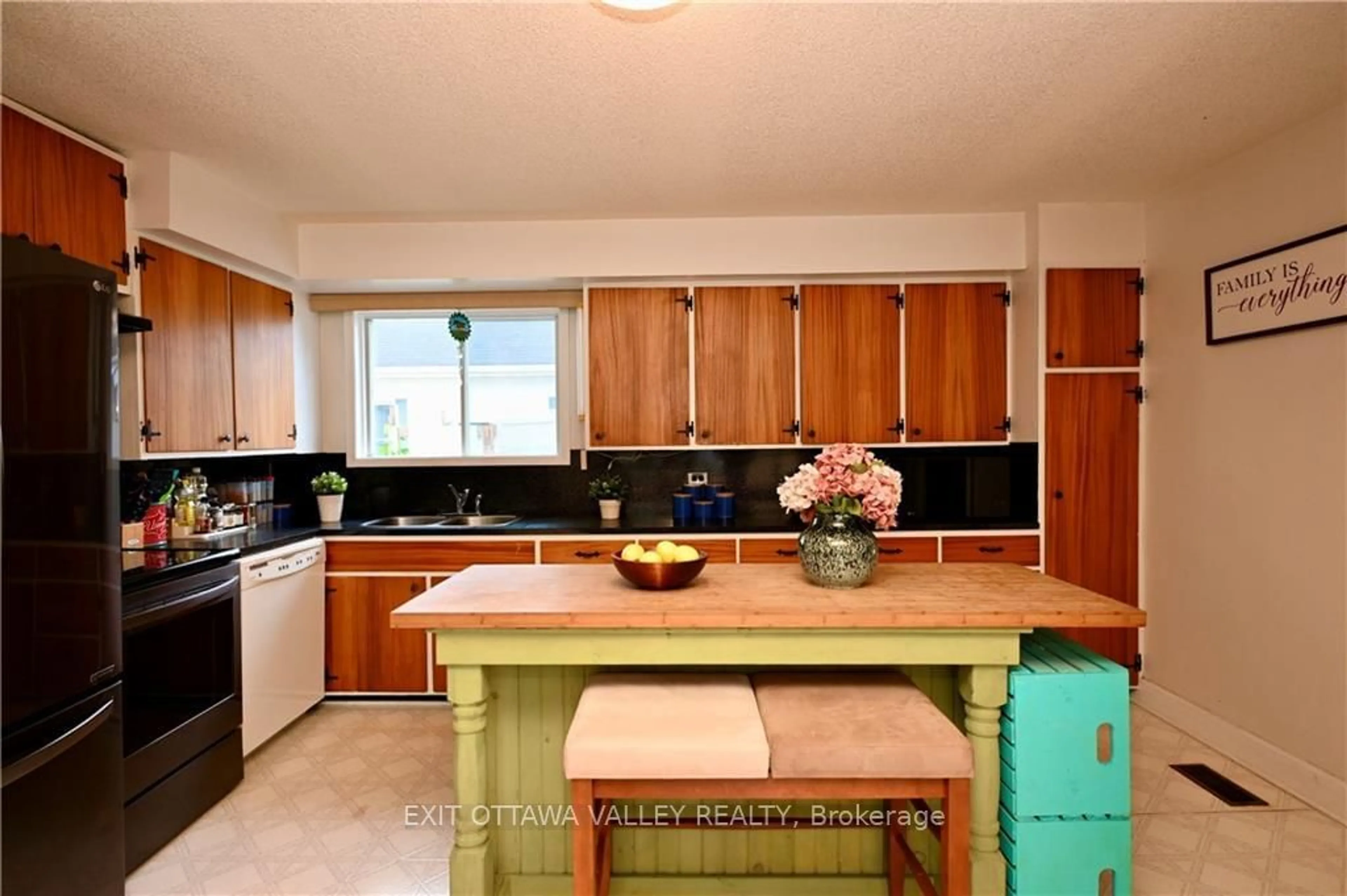 Kitchen, wood floors, cottage for 701 FISCHER St, Pembroke Ontario K8A 6K4