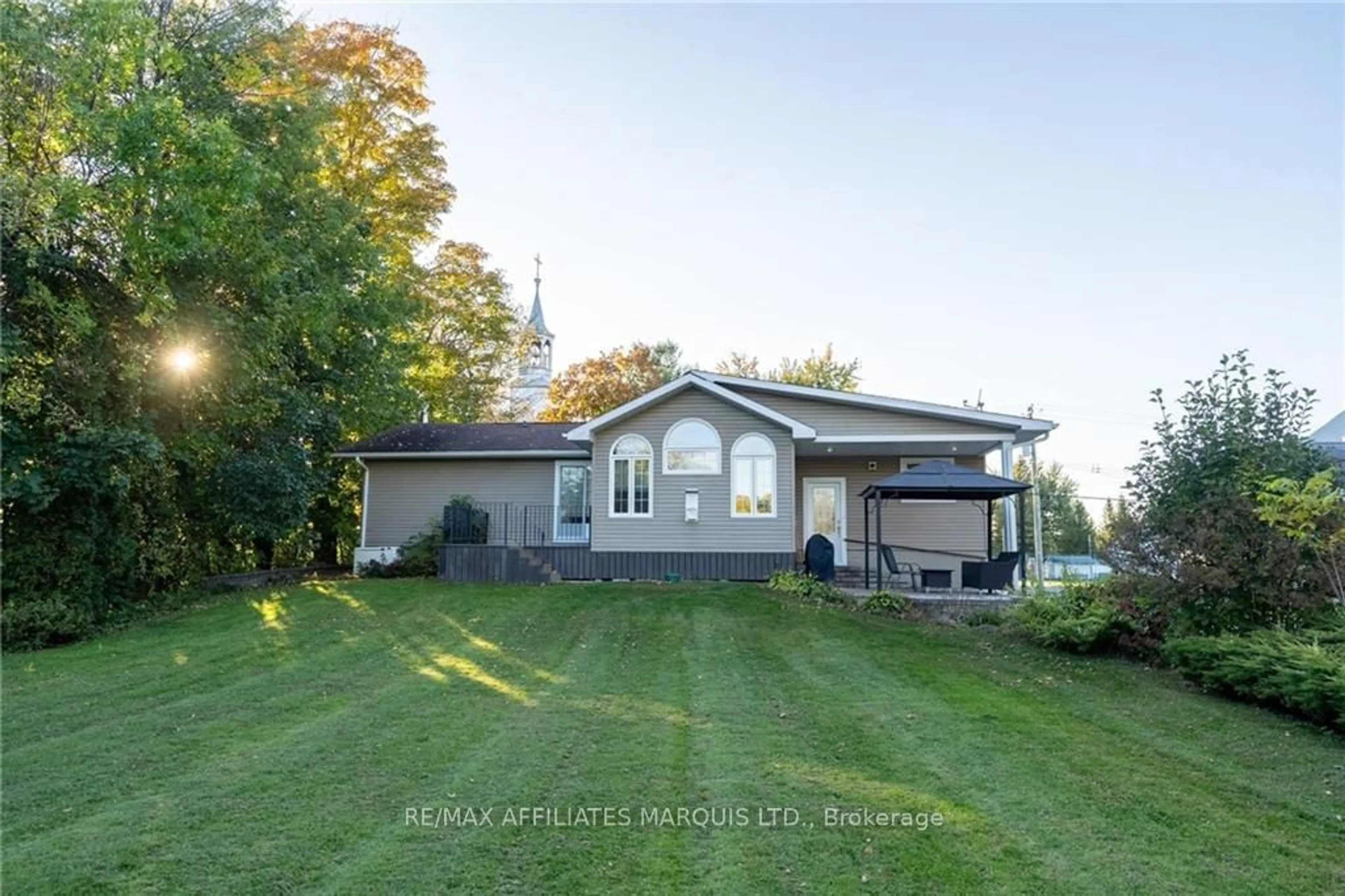 Frontside or backside of a home, cottage for 19662 COUNTY ROAD 19 Rd, South Glengarry Ontario K0C 2J0