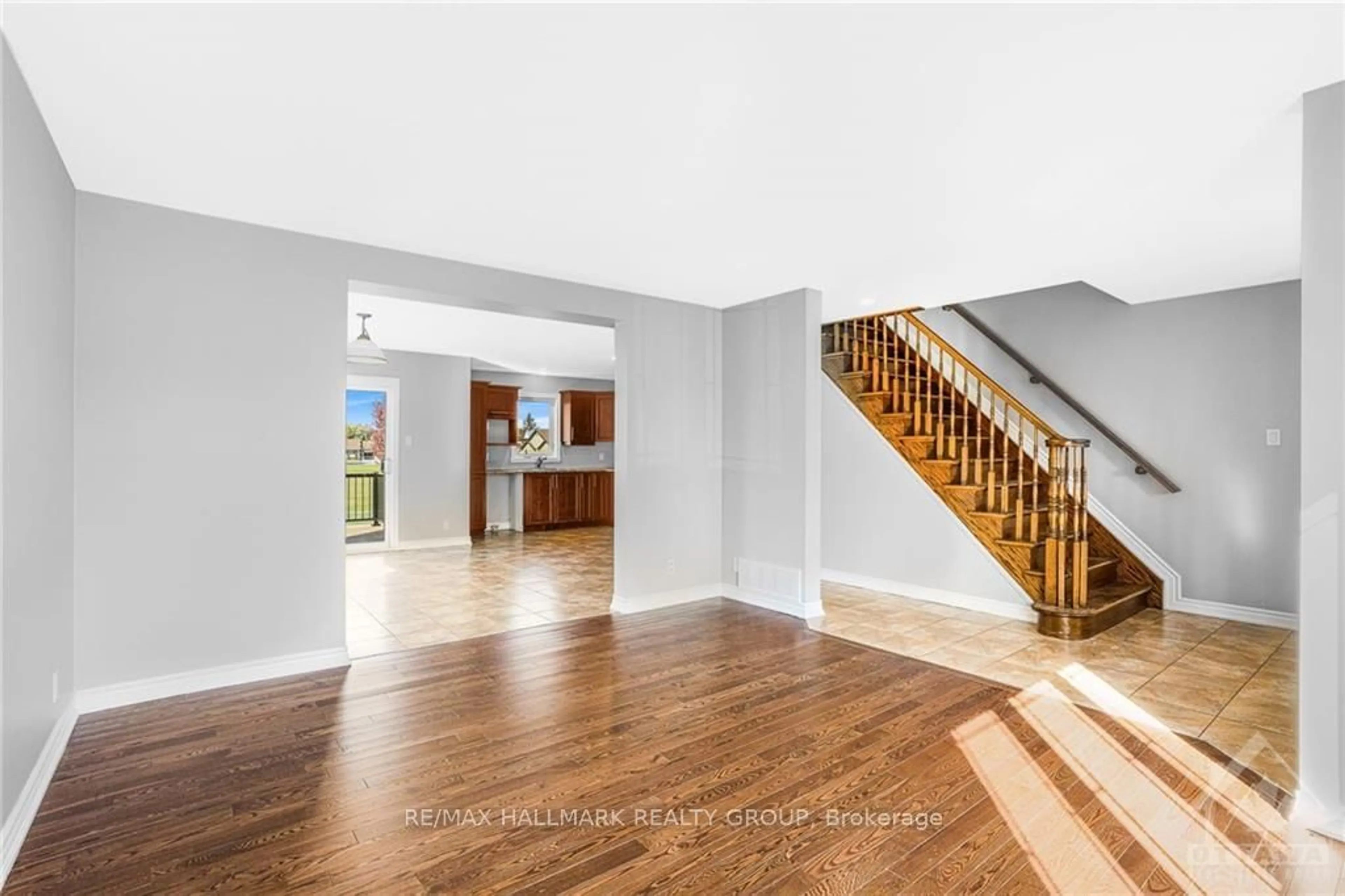 Indoor entryway, wood floors for 35 GAREAU Cres, The Nation Ontario K0C 2B0