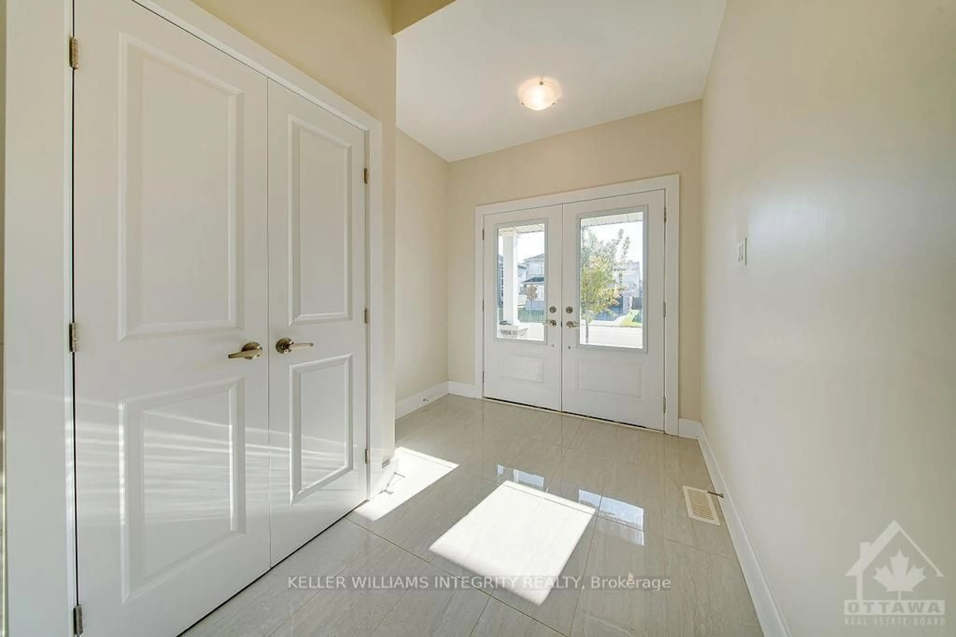 Indoor entryway, cement floor for 33 ANTONAKOS Dr, Carleton Place Ontario K7C 0L1