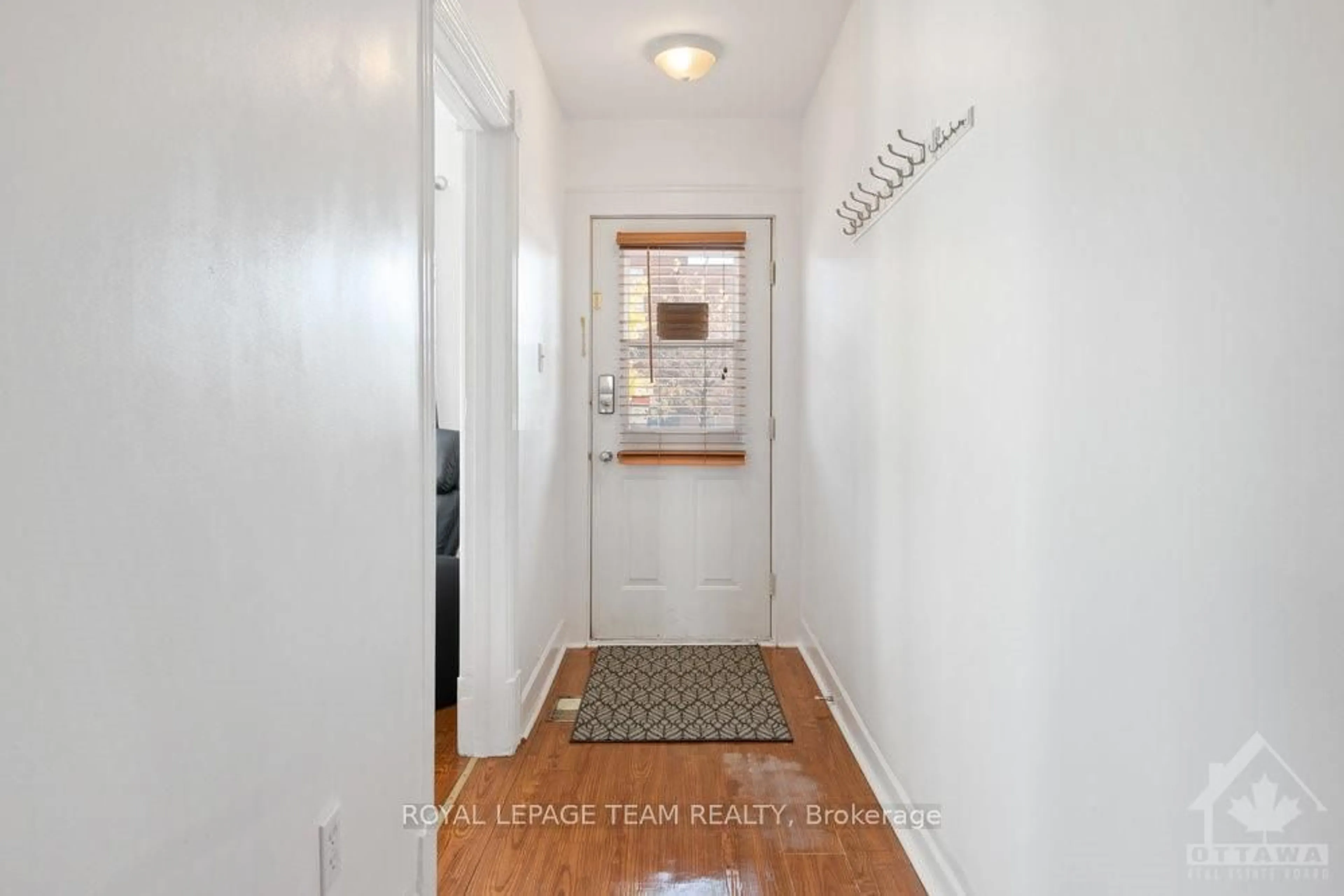 Indoor entryway, wood floors for 495 ST PATRICK St, Lower Town - Sandy Hill Ontario K1N 5G9