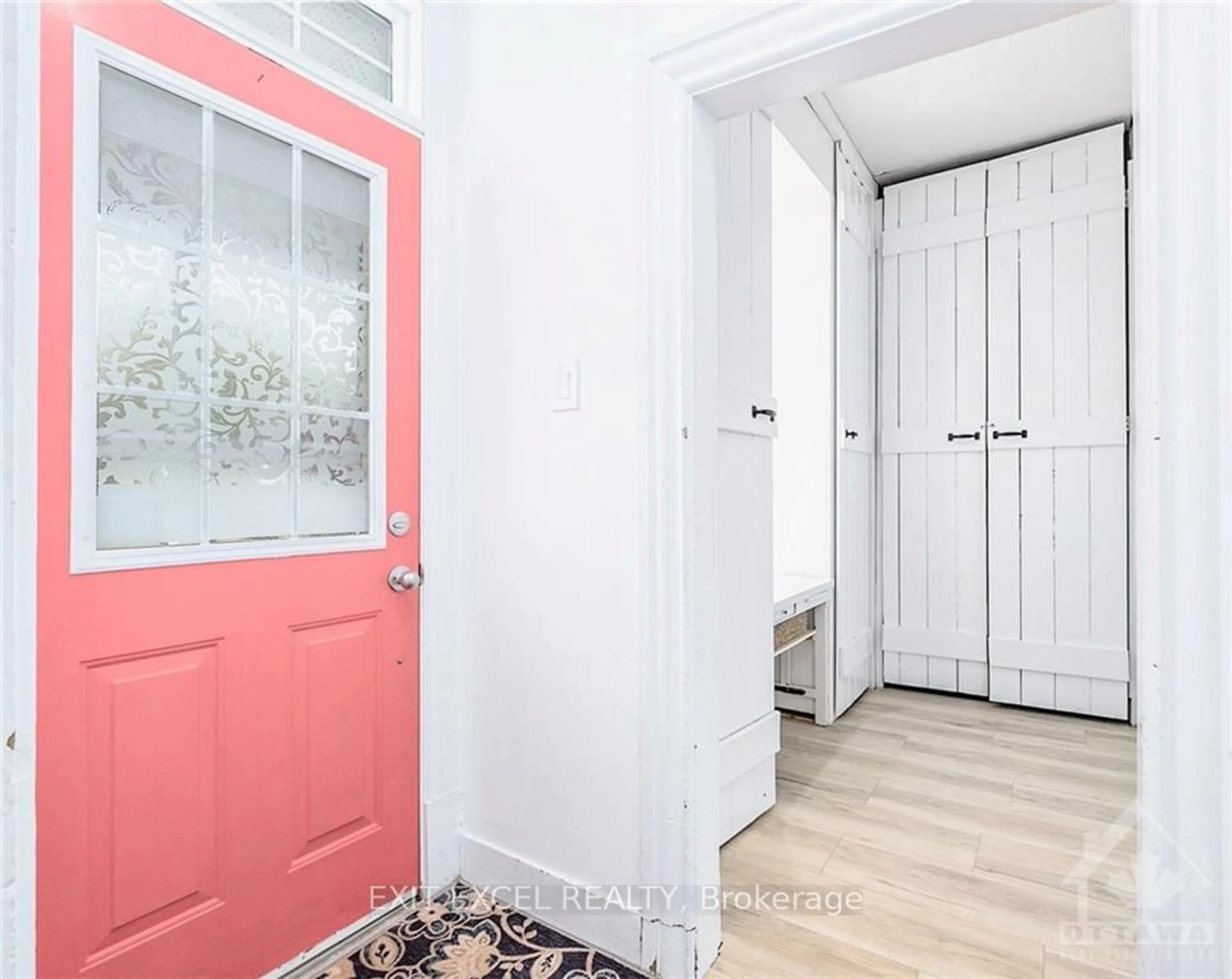 Indoor entryway, wood floors for 77 NAPOLEON St, Carleton Place Ontario K7C 2X4