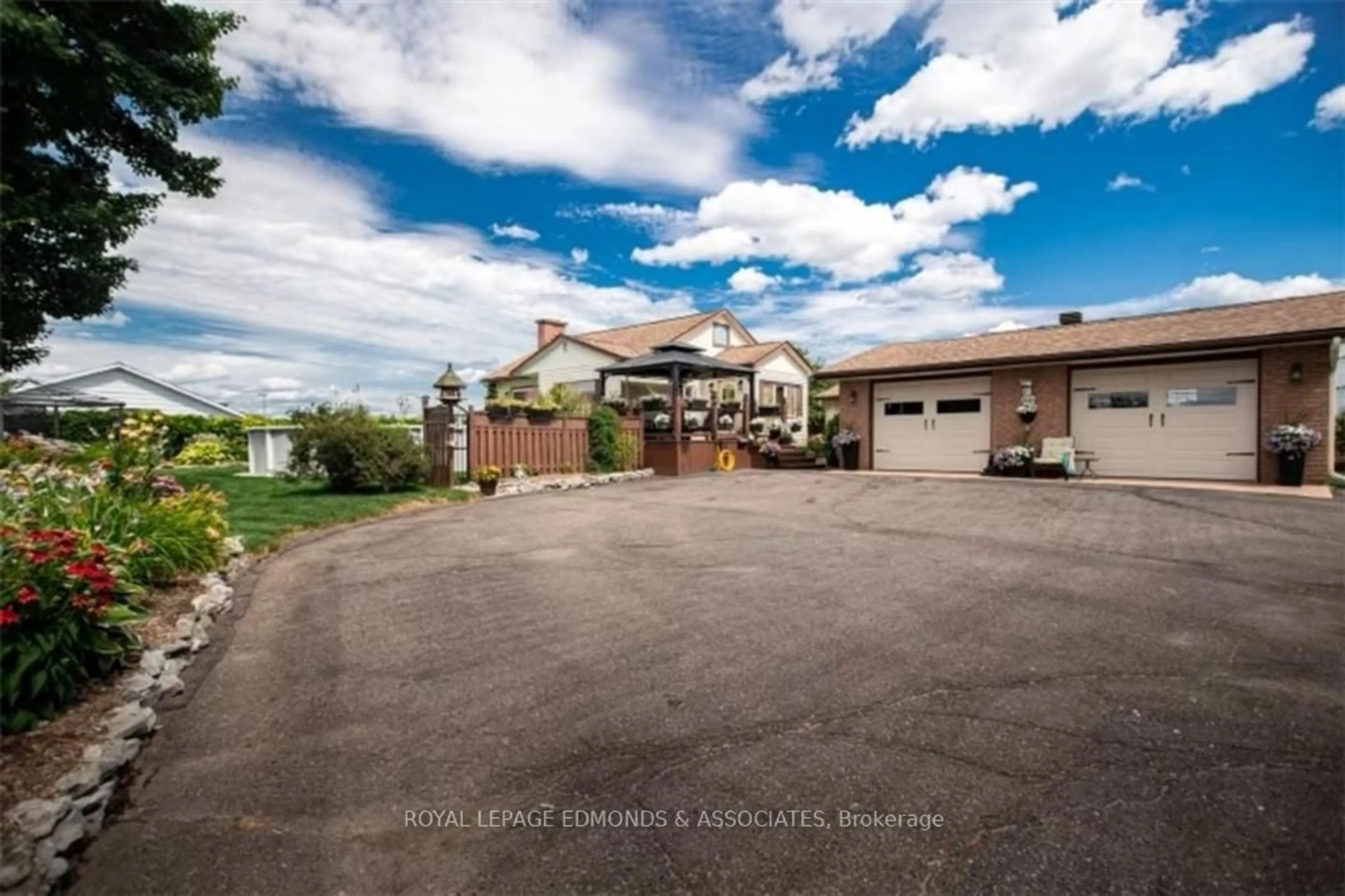 A pic from exterior of the house or condo, the street view for 1315 BLAKELY Cres, Pembroke Ontario K8A 6Z9