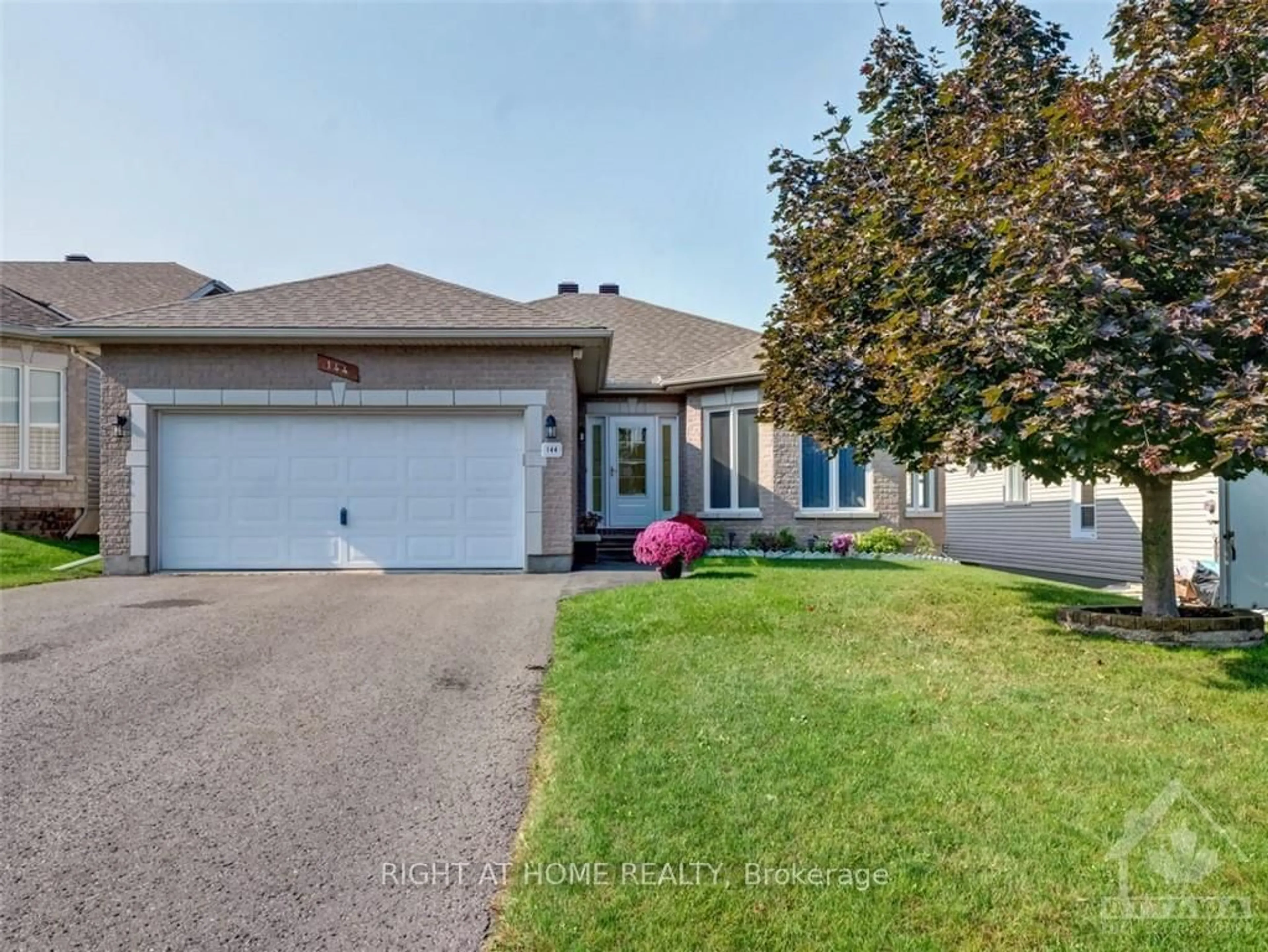 Frontside or backside of a home, the street view for 144 SANDRA Cres, Clarence-Rockland Ontario K4K 1R7