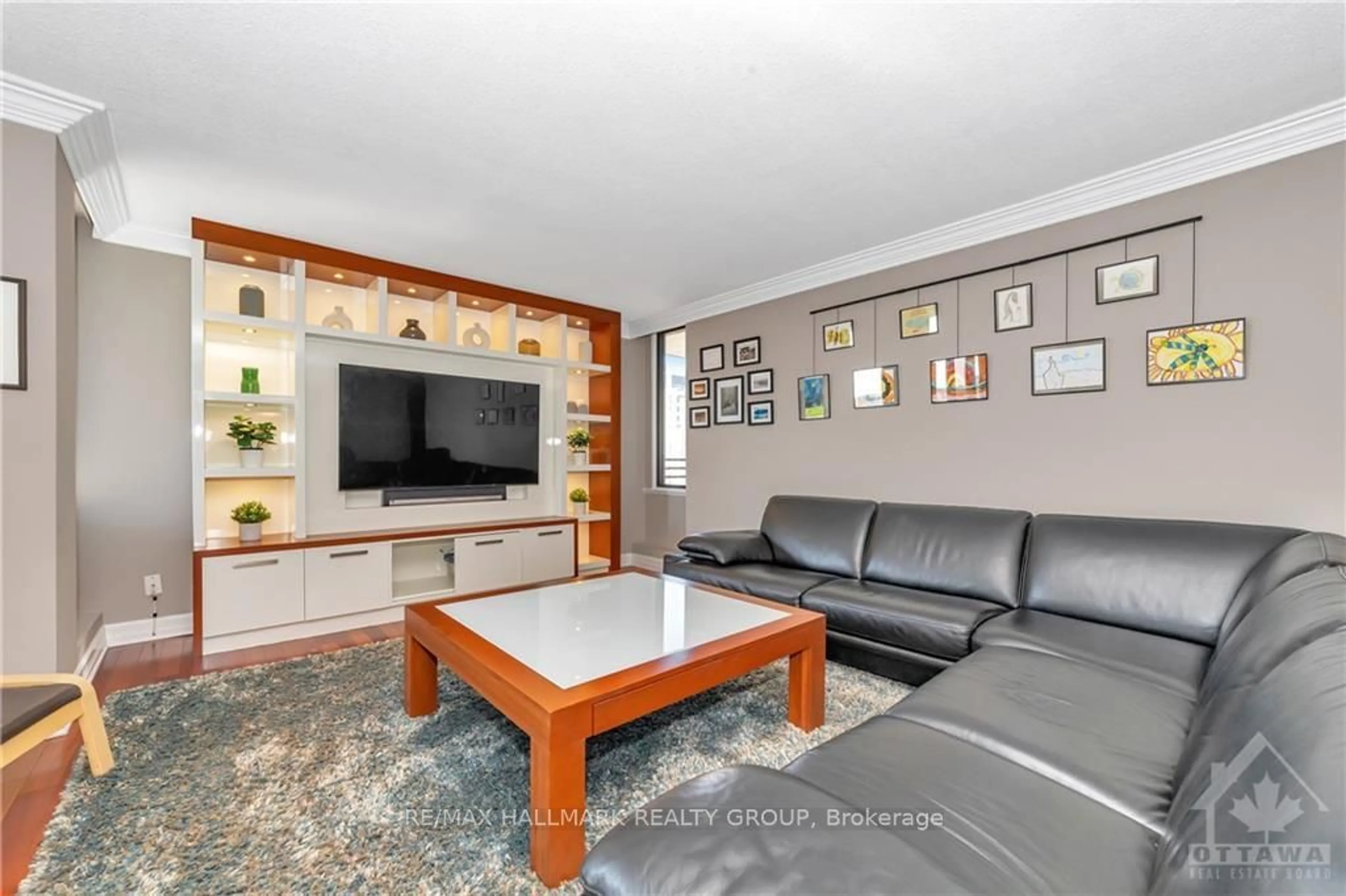 Living room, wood floors for 71 SOMERSET St #1705, Ottawa Centre Ontario K2P 2G2