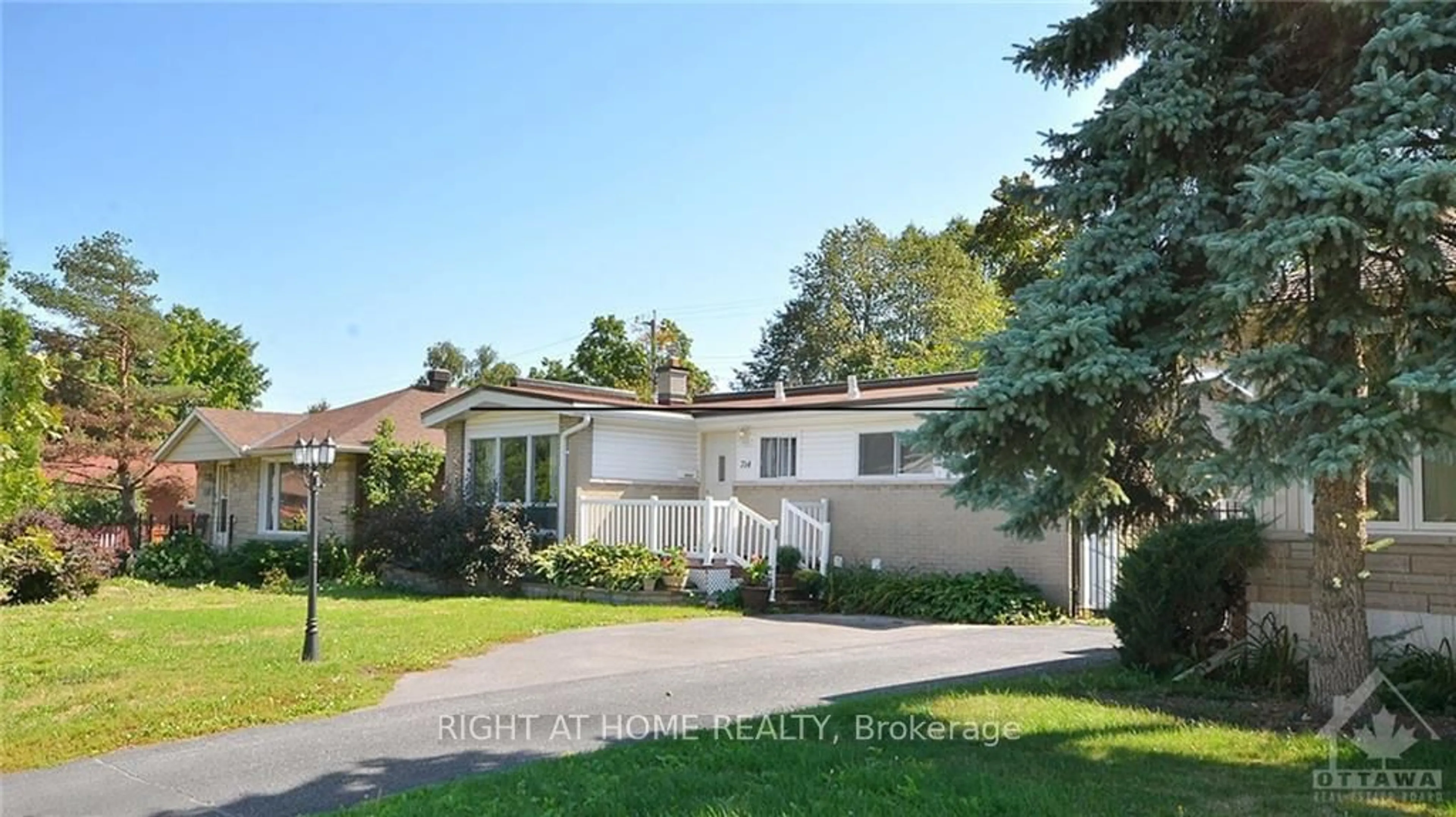 Frontside or backside of a home, the fenced backyard for 714 PLEASANT PARK Rd, Elmvale Acres and Area Ontario K1G 1Y4