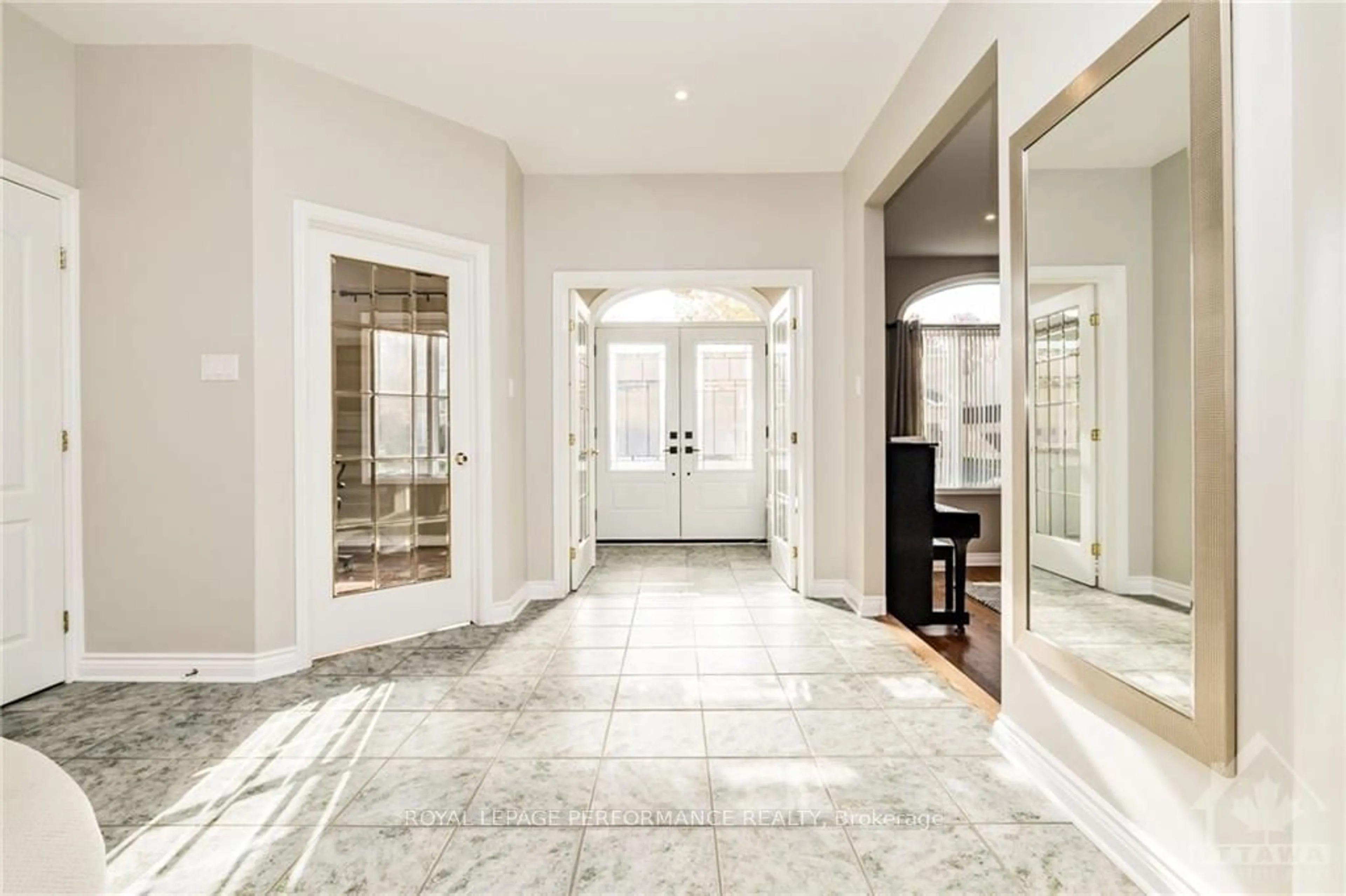 Indoor entryway, wood floors for 3531 WYMAN Cres, Hunt Club - Windsor Park Village and Area Ontario K1V 0Z1