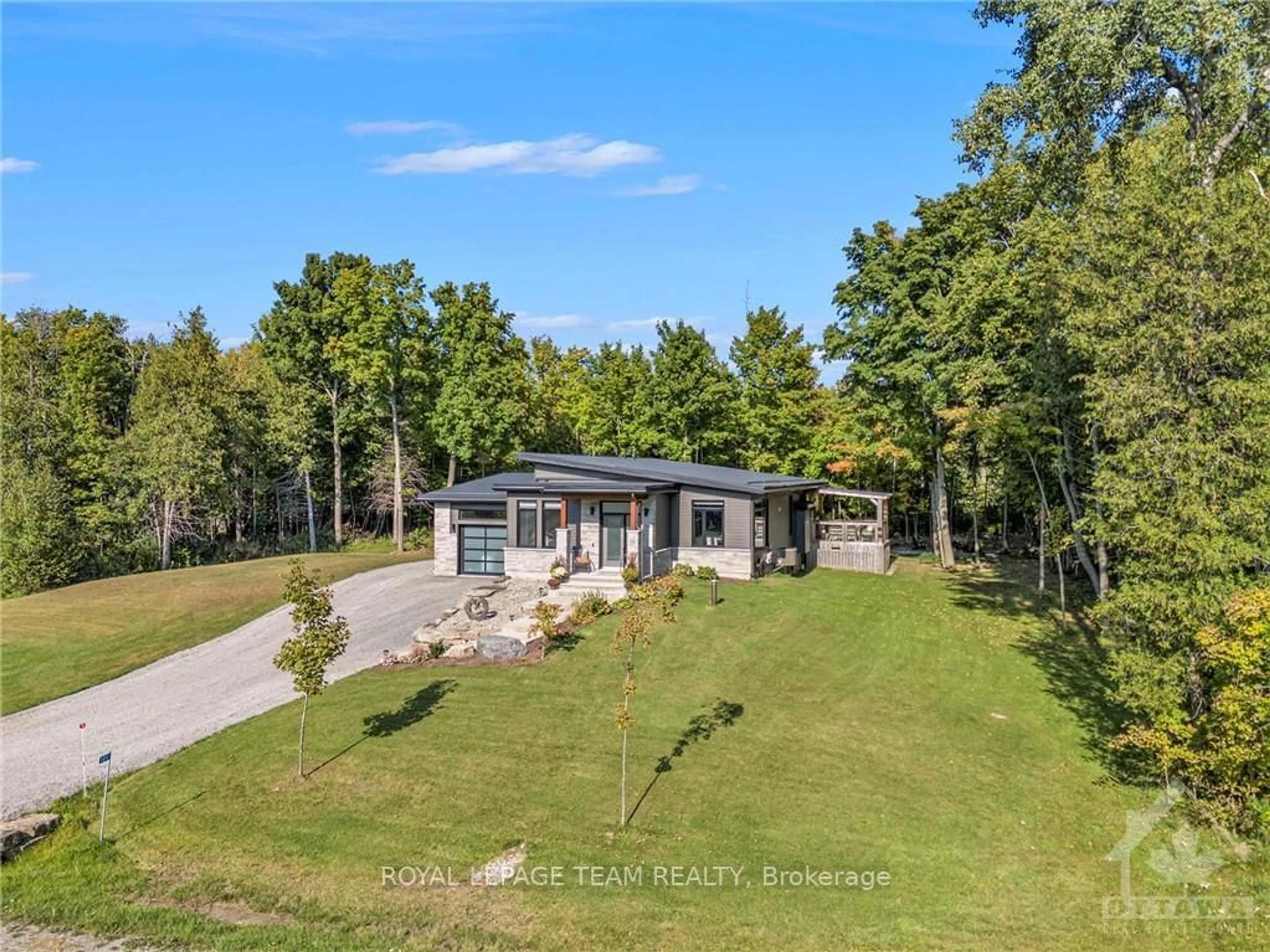 Frontside or backside of a home, cottage for 101 BROOKBERRY Cres, North Grenville Ontario K0G 1J0