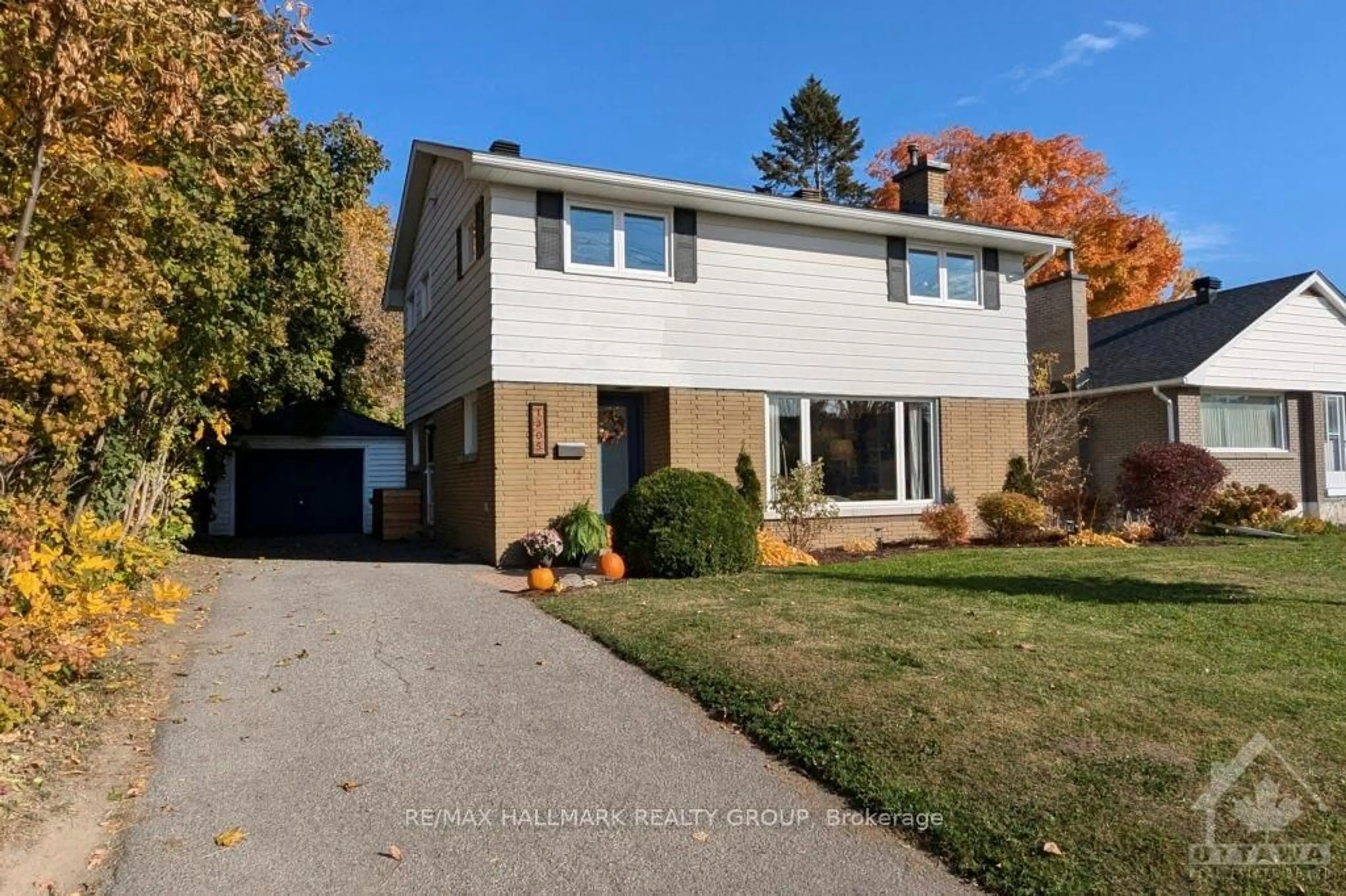 Frontside or backside of a home, the street view for 1305 ERINDALE Ave, Belair Park - Copeland Park and Area Ontario K2C 2G3