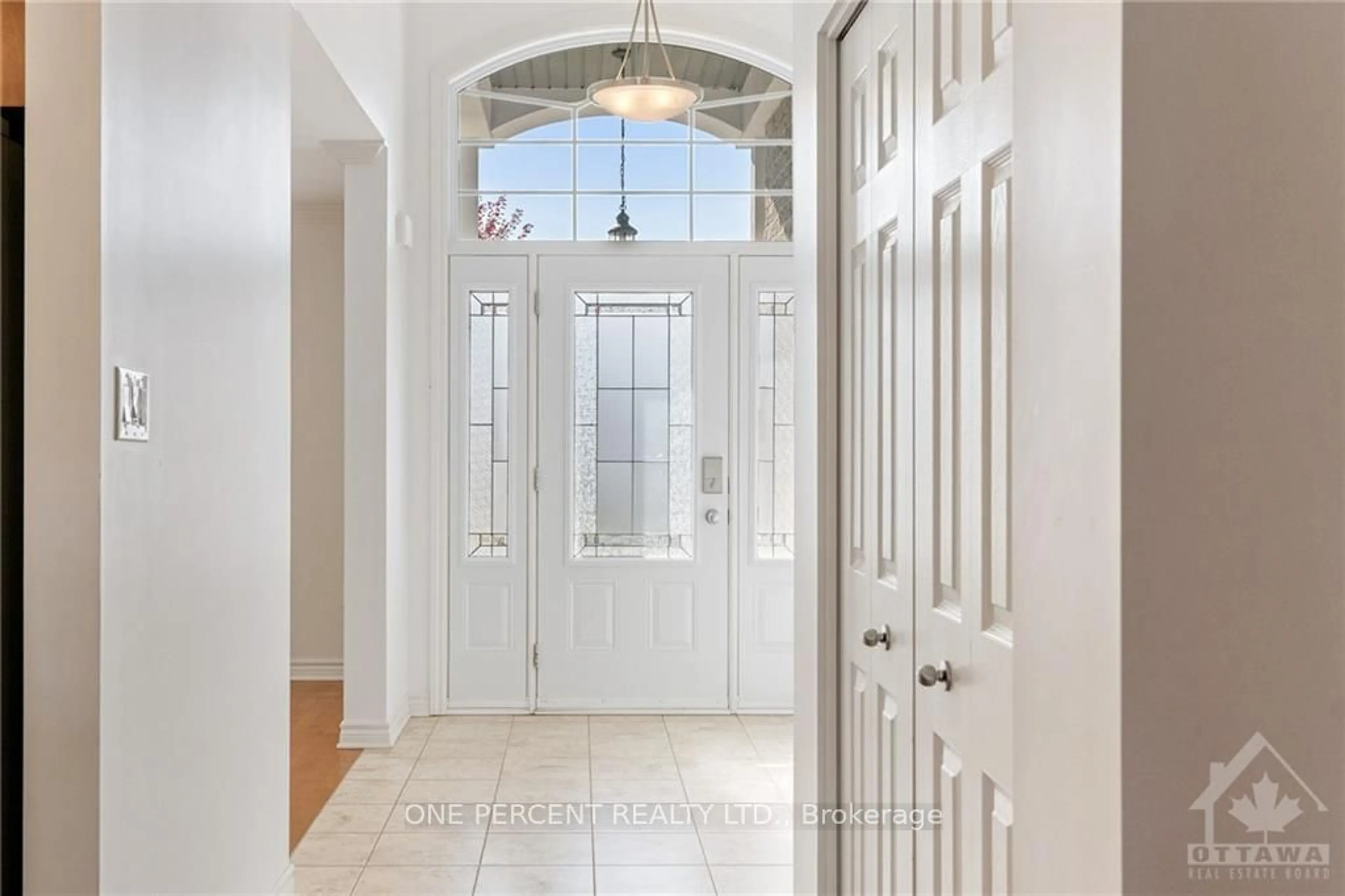 Indoor entryway, wood floors for 368 ZIRCON St, Clarence-Rockland Ontario K4K 0H9