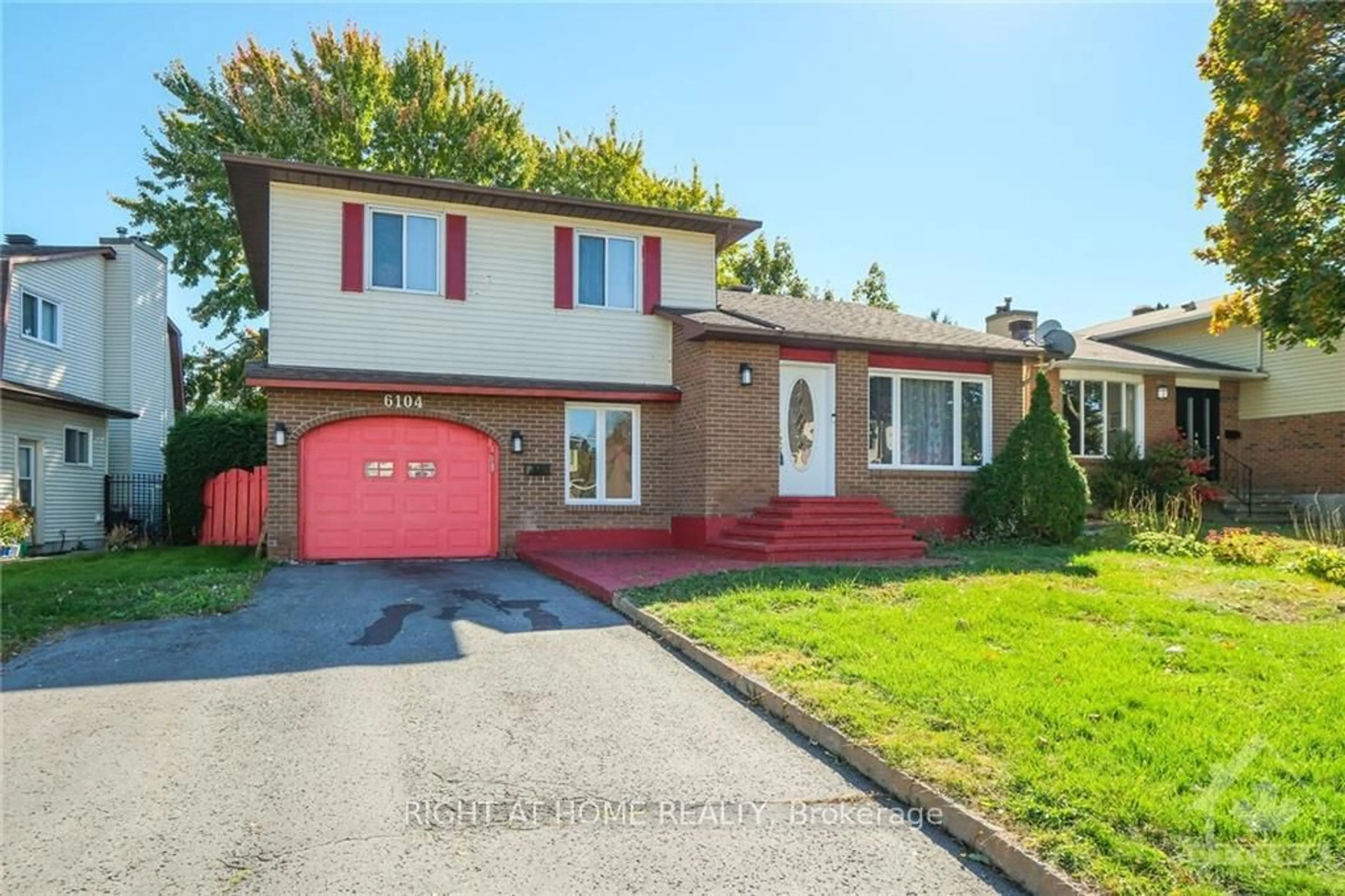 Frontside or backside of a home, the street view for 6104 VINEYARD Dr, Orleans - Convent Glen and Area Ontario K1C 2K2