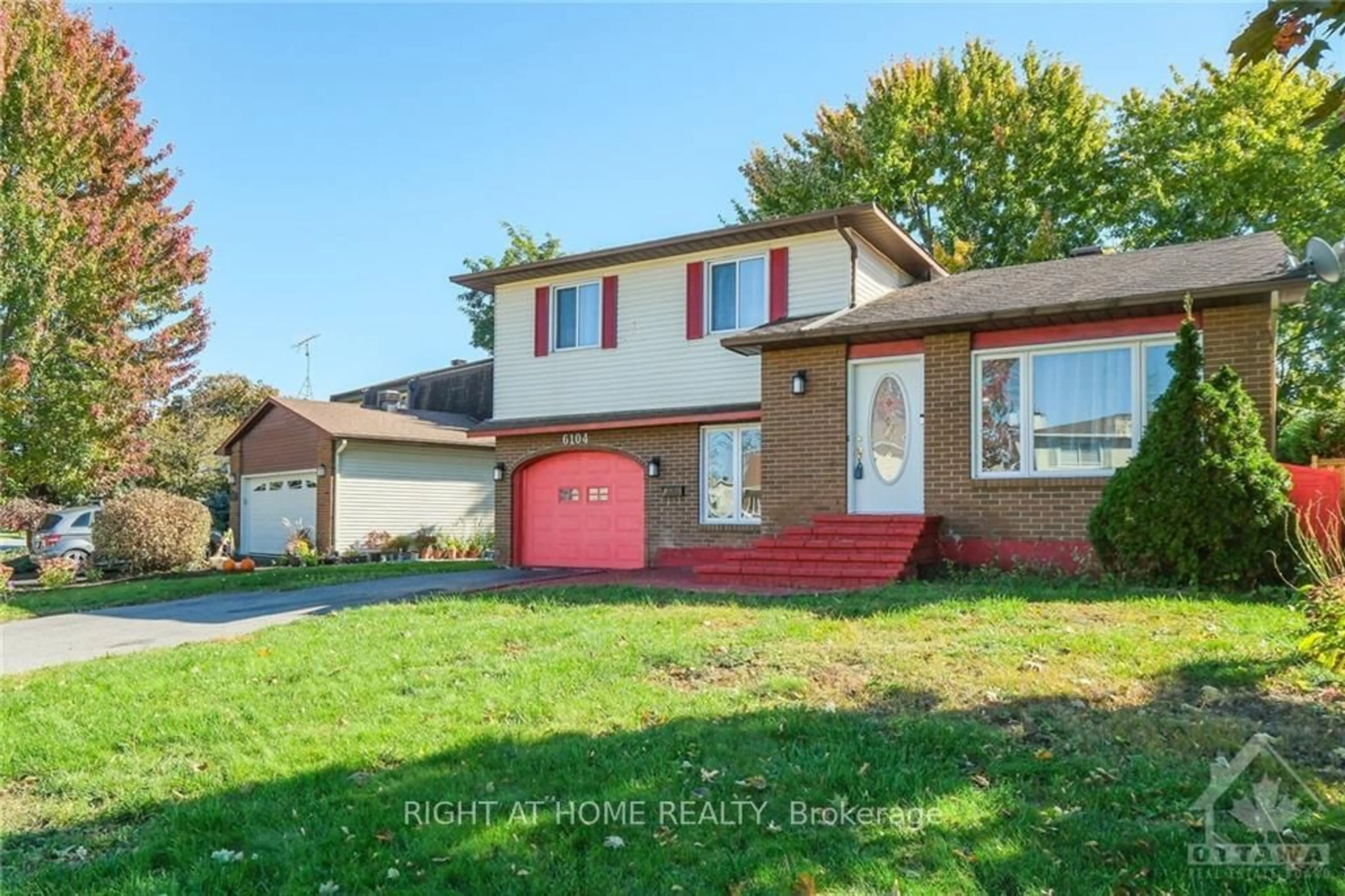 Frontside or backside of a home, the street view for 6104 VINEYARD Dr, Orleans - Convent Glen and Area Ontario K1C 2K2