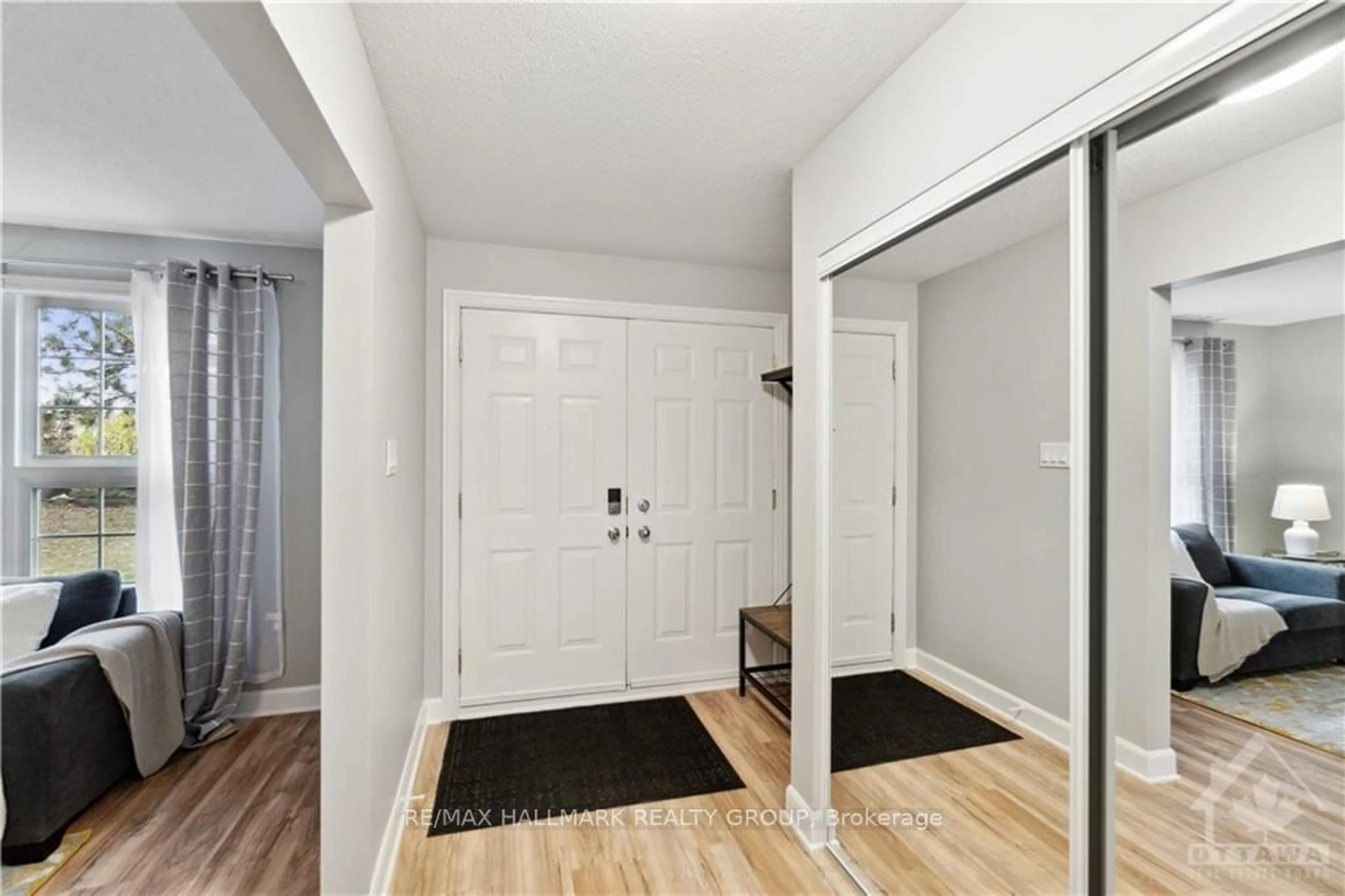 Indoor entryway, wood floors for 3310 SOUTHGATE Dr #245, Hunt Club - South Keys and Area Ontario K1V 8X3