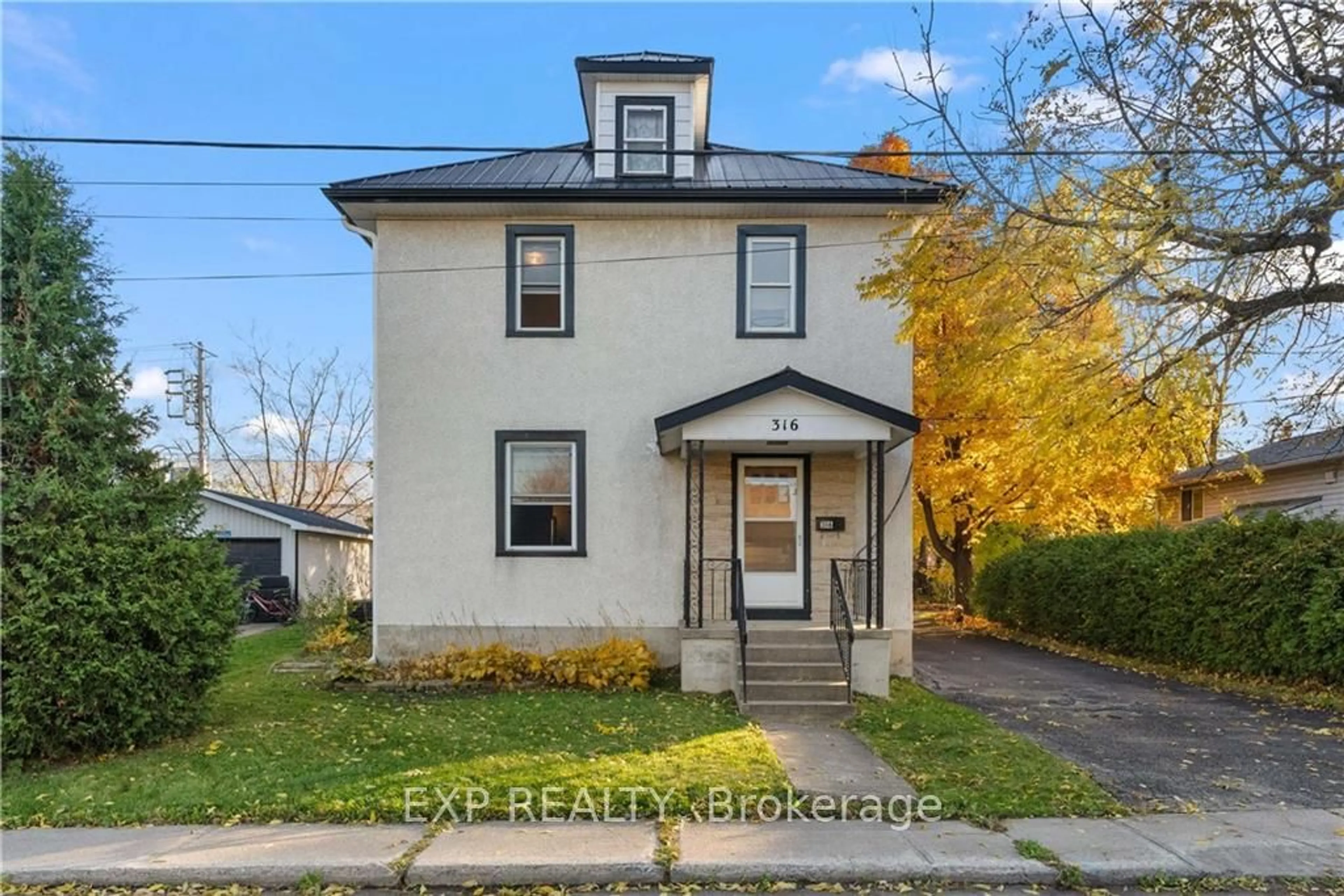 Frontside or backside of a home, the front or back of building for 316 HARRY St, Renfrew Ontario K7V 3E3