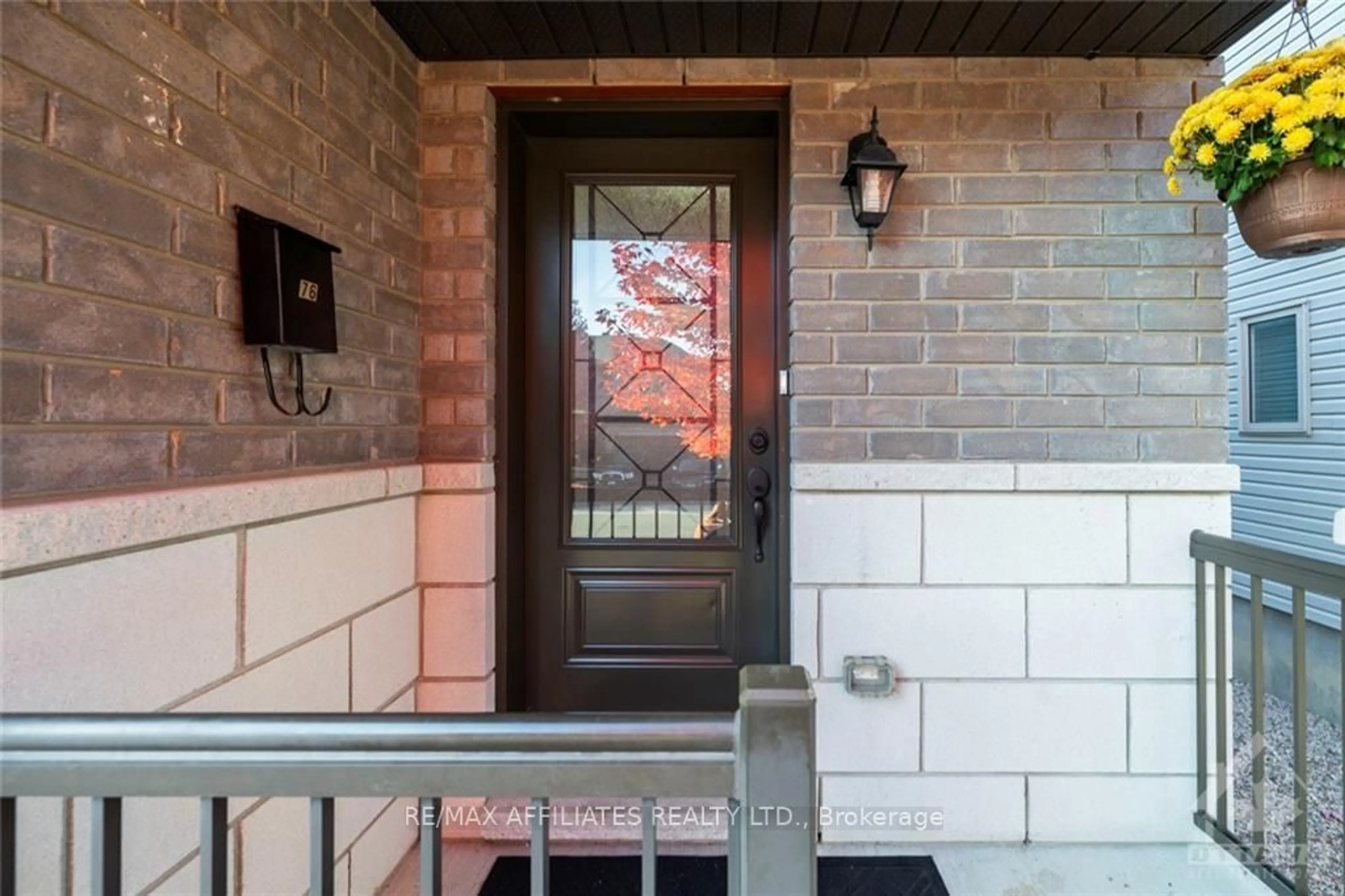 Indoor entryway, wood floors for 76 FRANCIS St, Carleton Place Ontario K7C 0E9